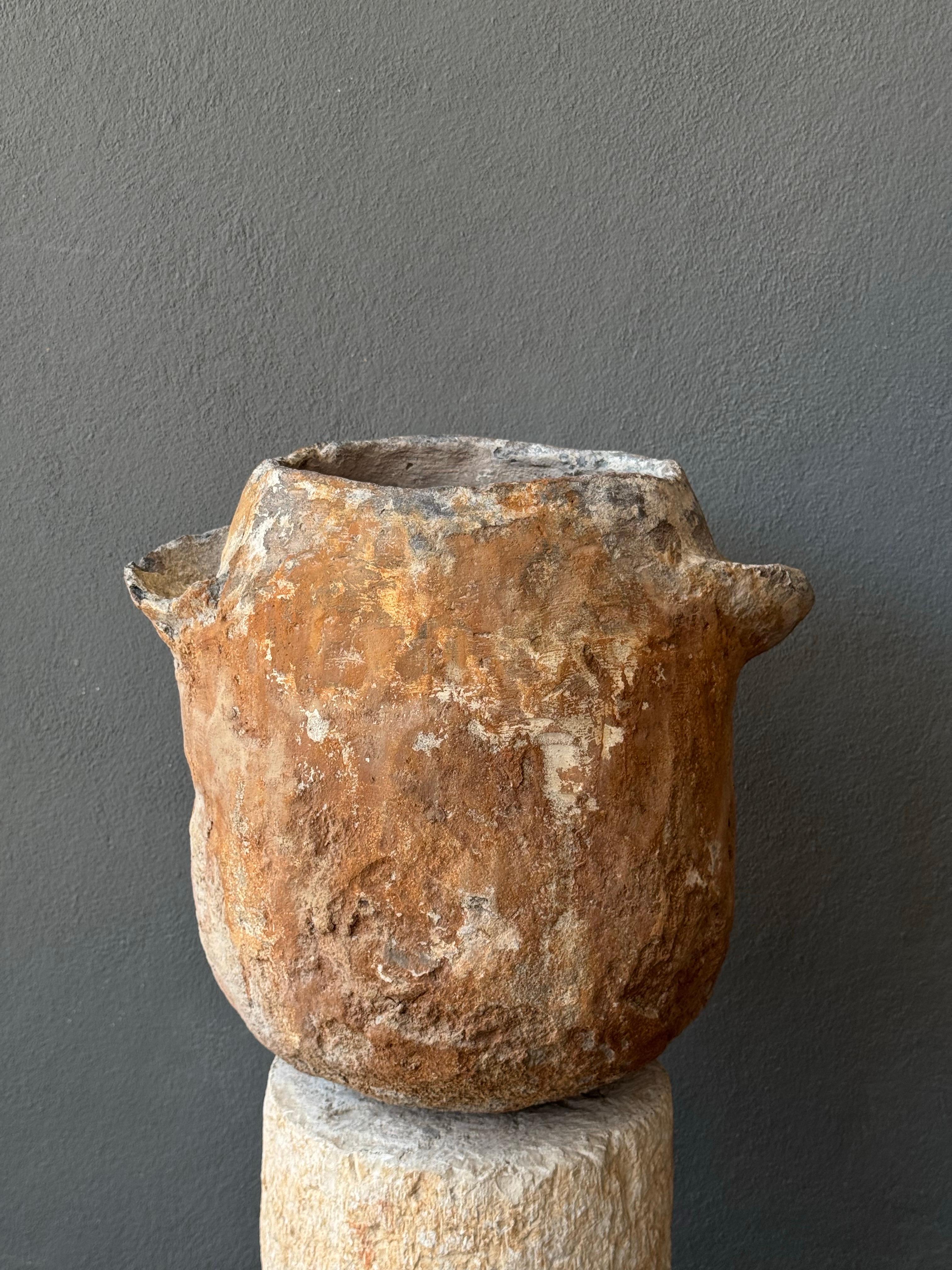 Jarra de agua de terracota primitiva de México en Desgastado estado para la venta en San Miguel de Allende, Guanajuato