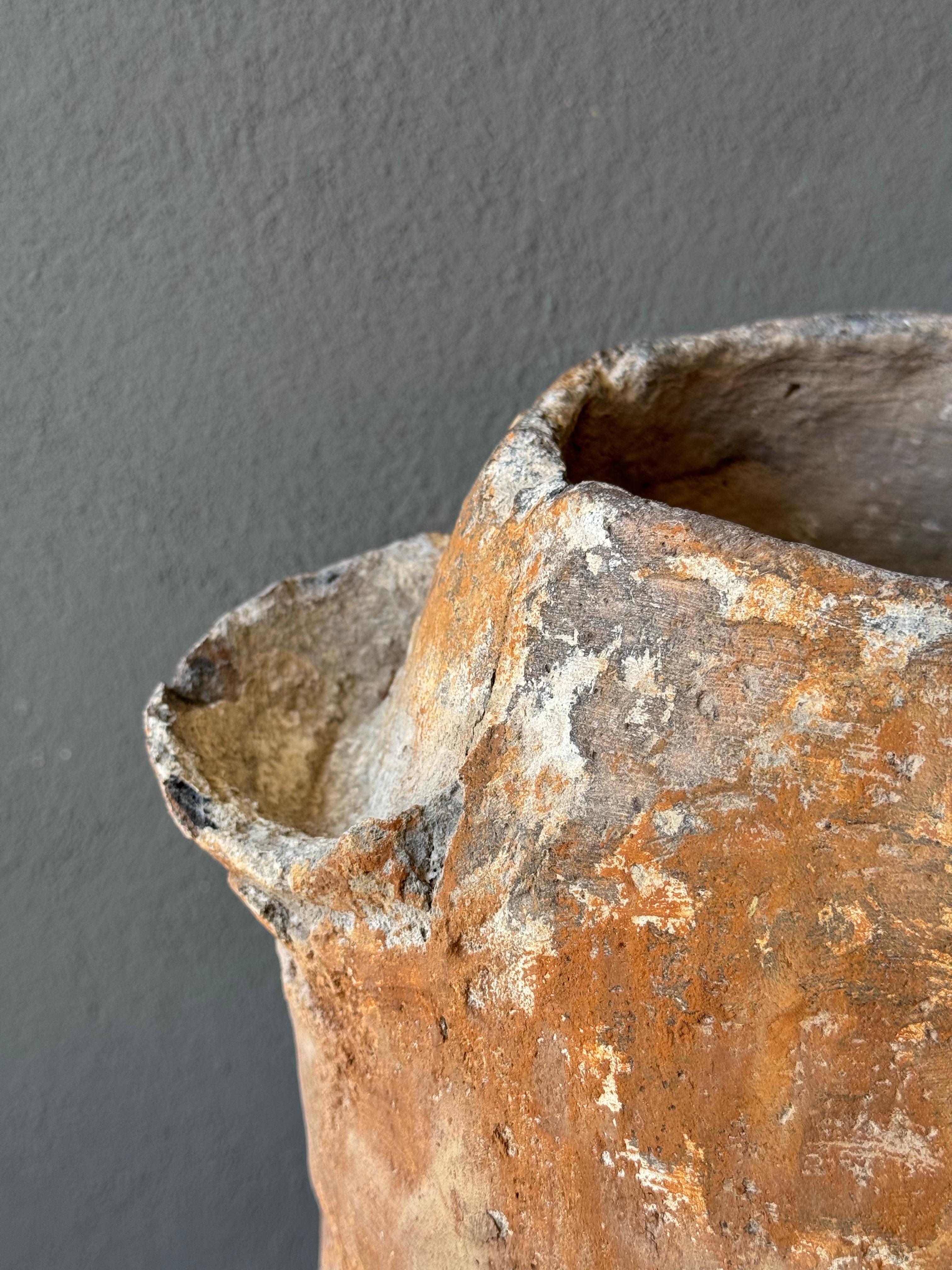 Jarra de agua de terracota primitiva de México Cerámico en venta