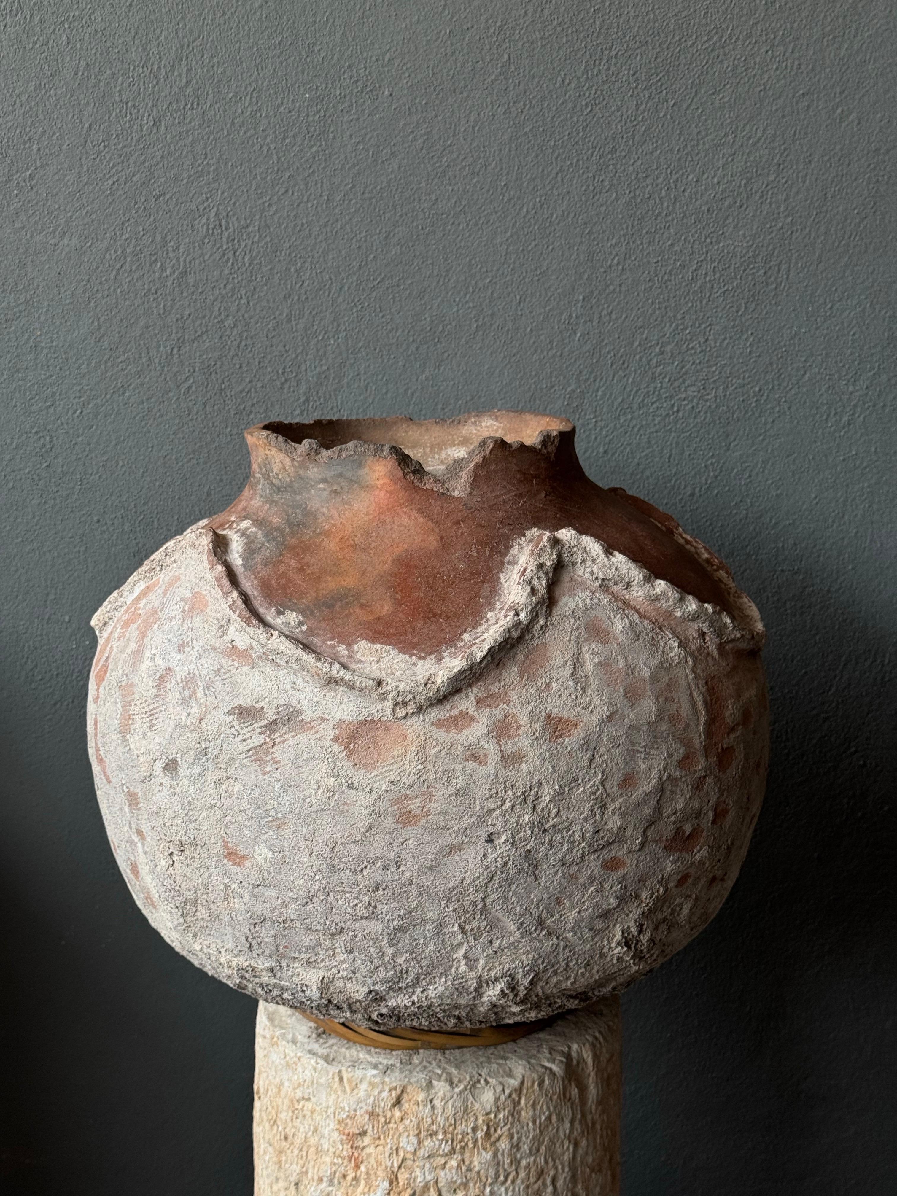 Primitive Terracotta Water Pot From Mexico, Circa 1920´s In Distressed Condition For Sale In San Miguel de Allende, Guanajuato