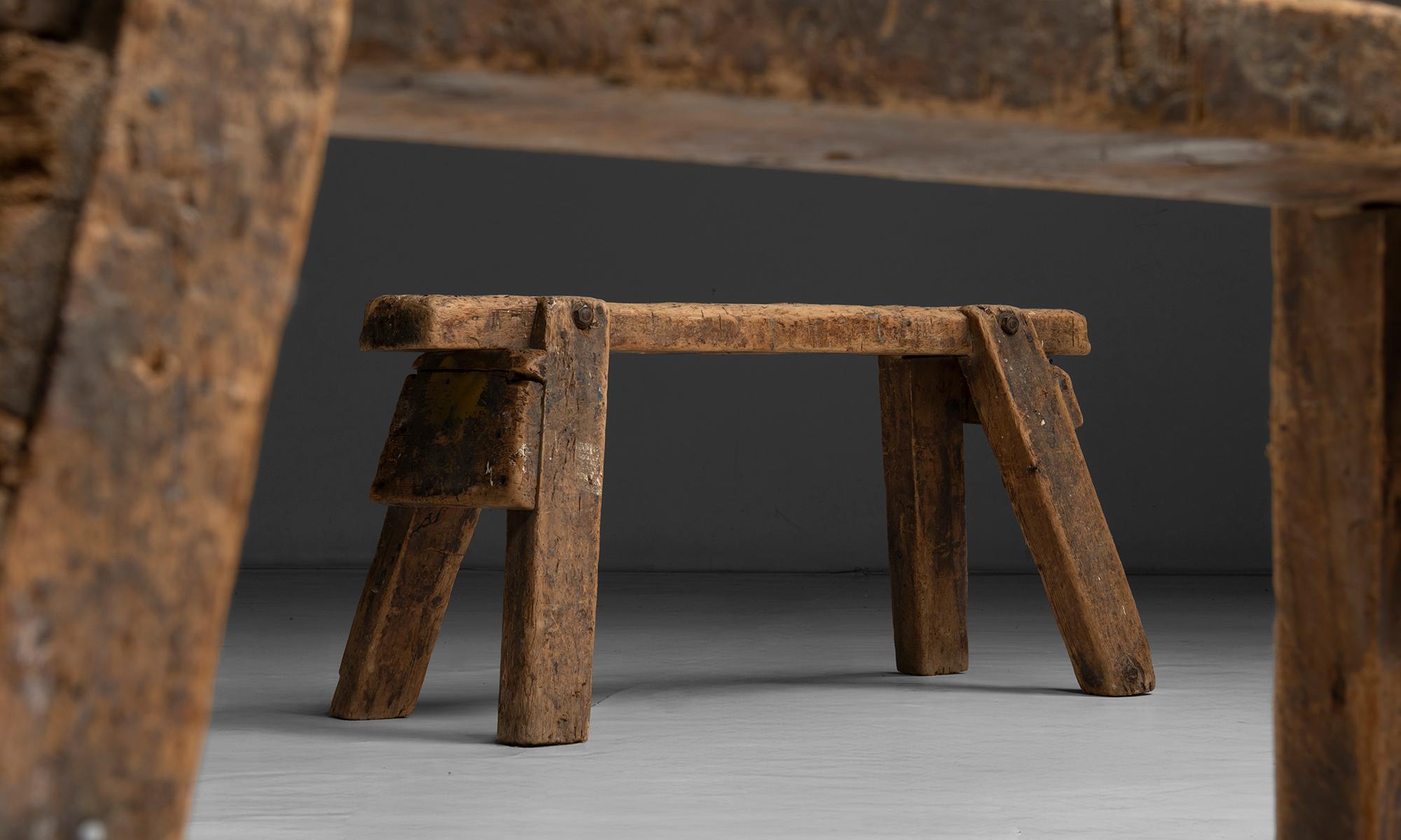 Cavalli a cavalletto primitivi, Inghilterra, 1900 In condizioni buone in vendita a Culver City, CA