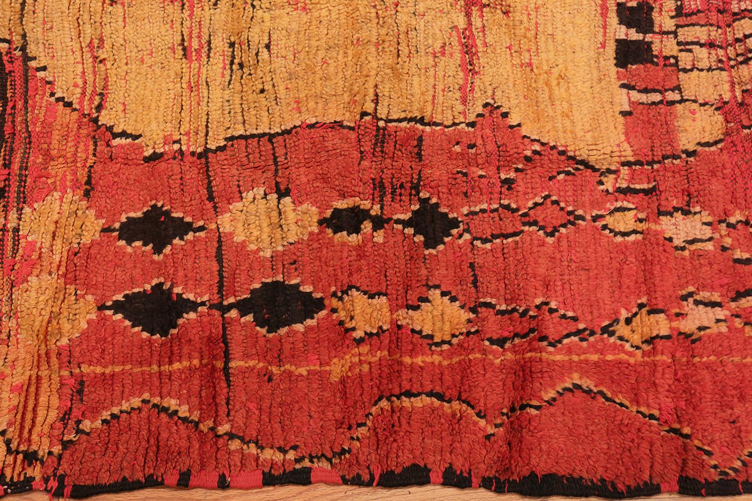 Stunning Primitive vintage Moroccan rug, country of origin: Morocco, circa mid-20th century - Size: 5 ft 7 in x 10 ft 10 in (1.7 m x 3.3 m).