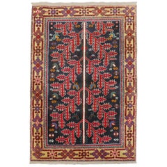 Tapis persan primitif vintage à grappes d'écailles