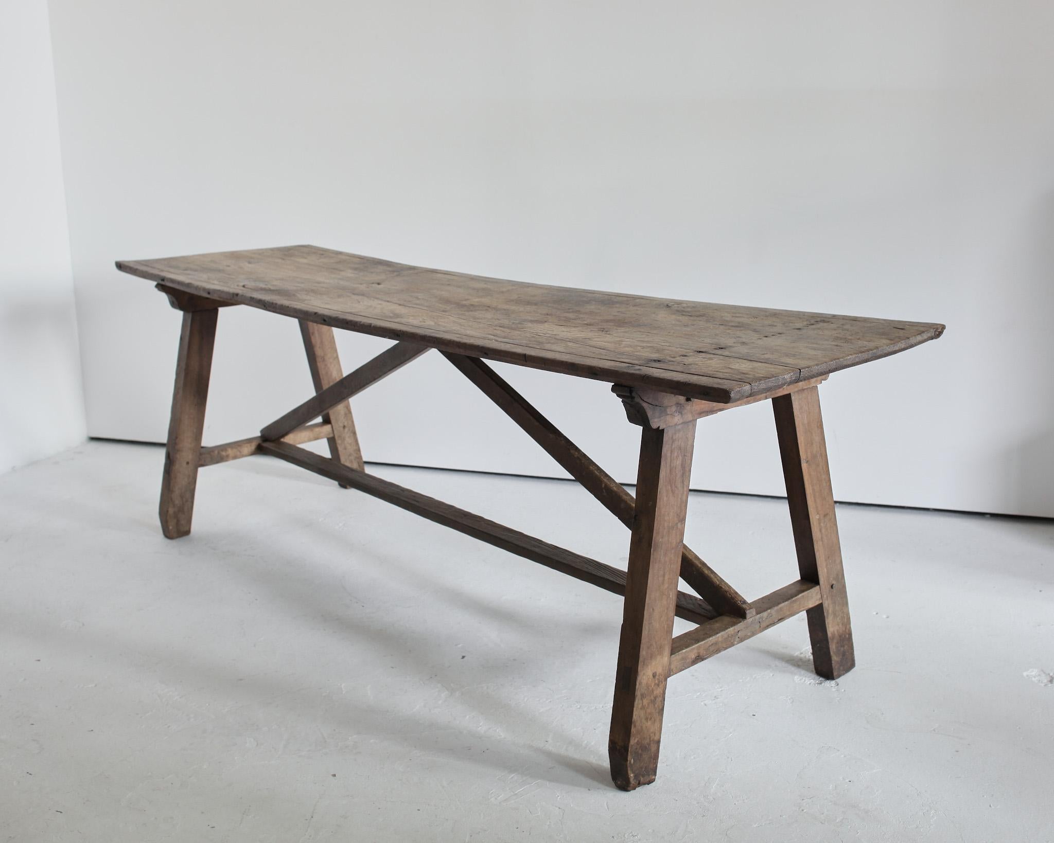 Primitive Wabi Sabi 18th Century Portuguese Dinning Table In Good Condition In London, GB