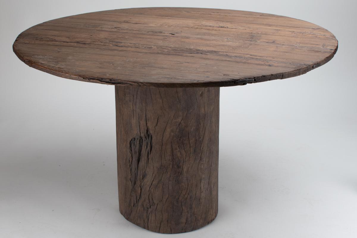 Mesa de comedor redonda belga primitiva wabi-sabi con incrustaciones de hierro forjado, circa 1900 Forjado en venta