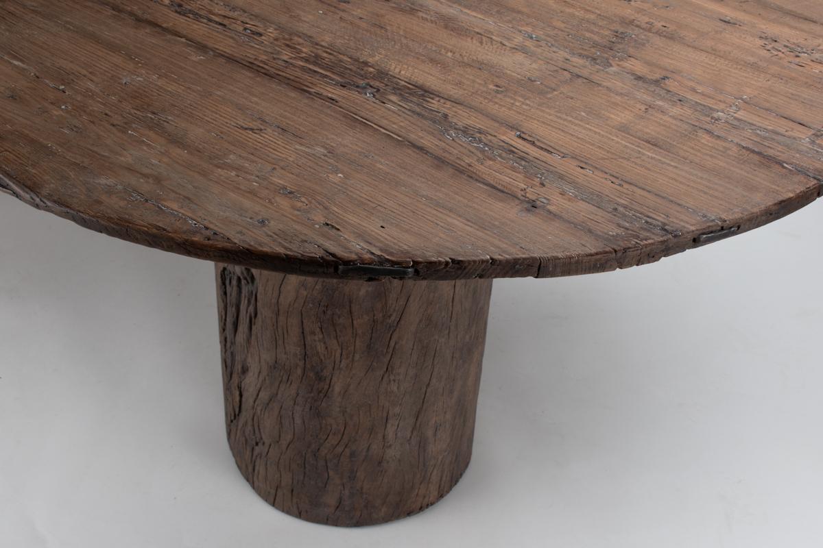 Mesa de comedor redonda belga primitiva wabi-sabi con incrustaciones de hierro forjado, circa 1900 en Bueno estado para la venta en Bonita Springs, FL