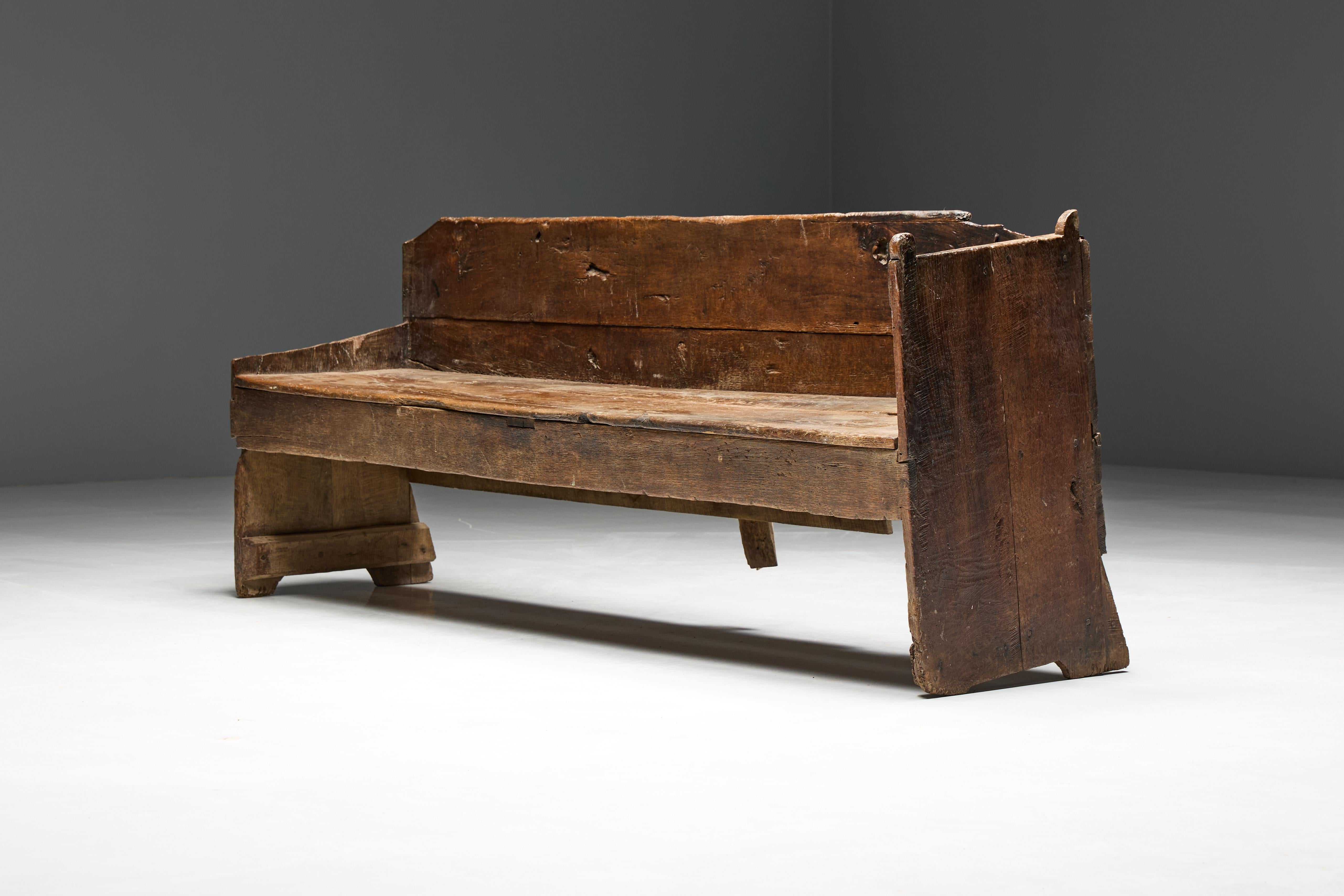 Banc rustique Wabi Sabi, France, 19ème siècle Excellent état - En vente à Antwerp, BE