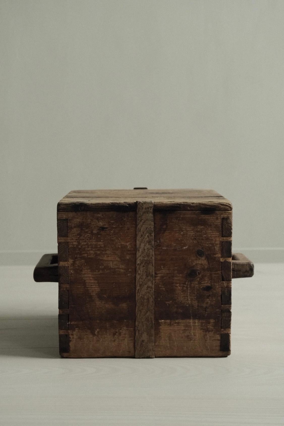A primitive wooden box stool, originally used as a tool for measurement for e.g. flour etc. This unique wabi sabi piece works perfect as a stool or side table and reflects a warm and cosy feeling, ideal to give your interior extra character.
 