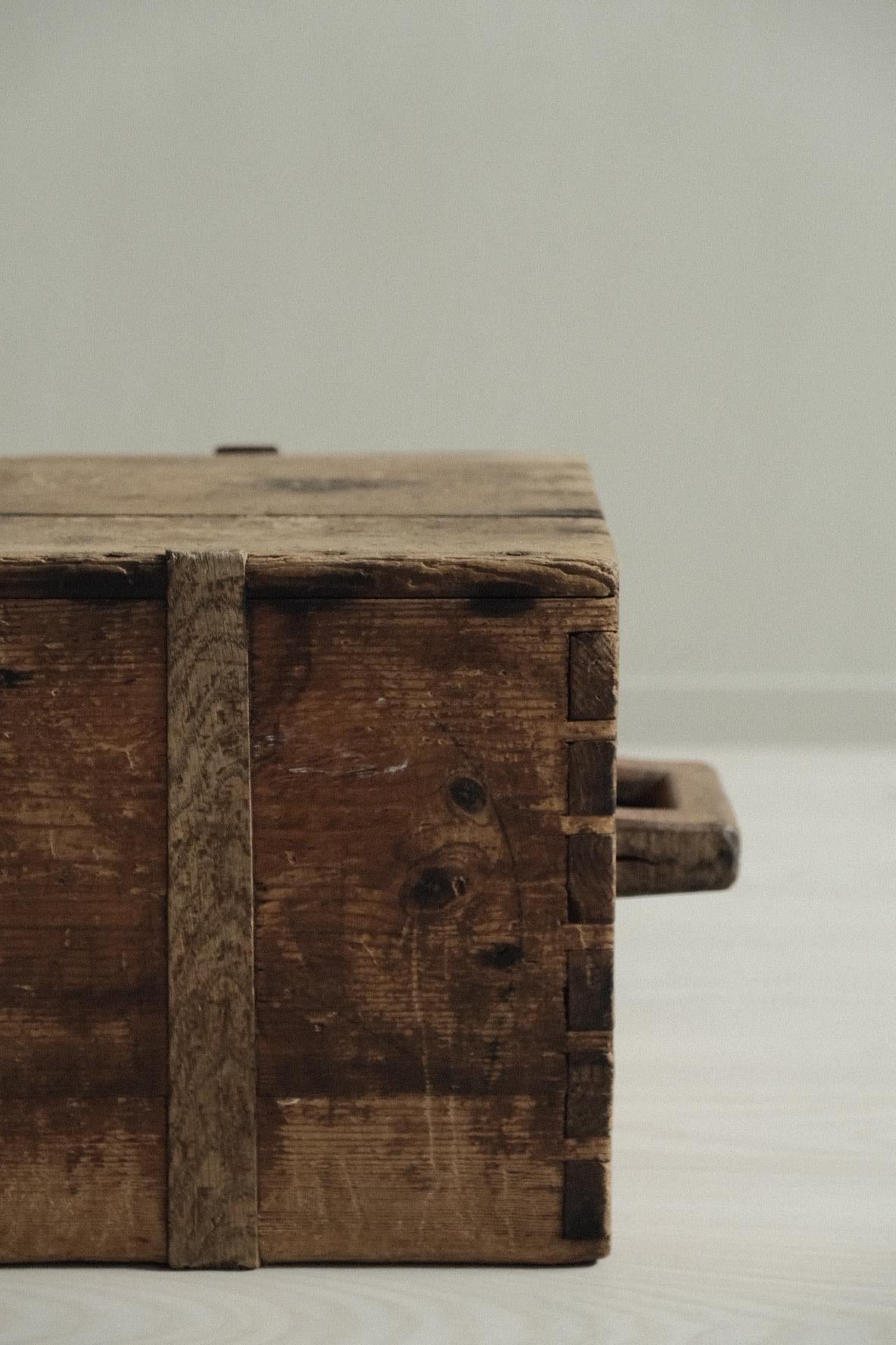 Primitive Wabi Sabi Box Stool, Scandinavia, 1800s In Good Condition In Hønefoss, 30