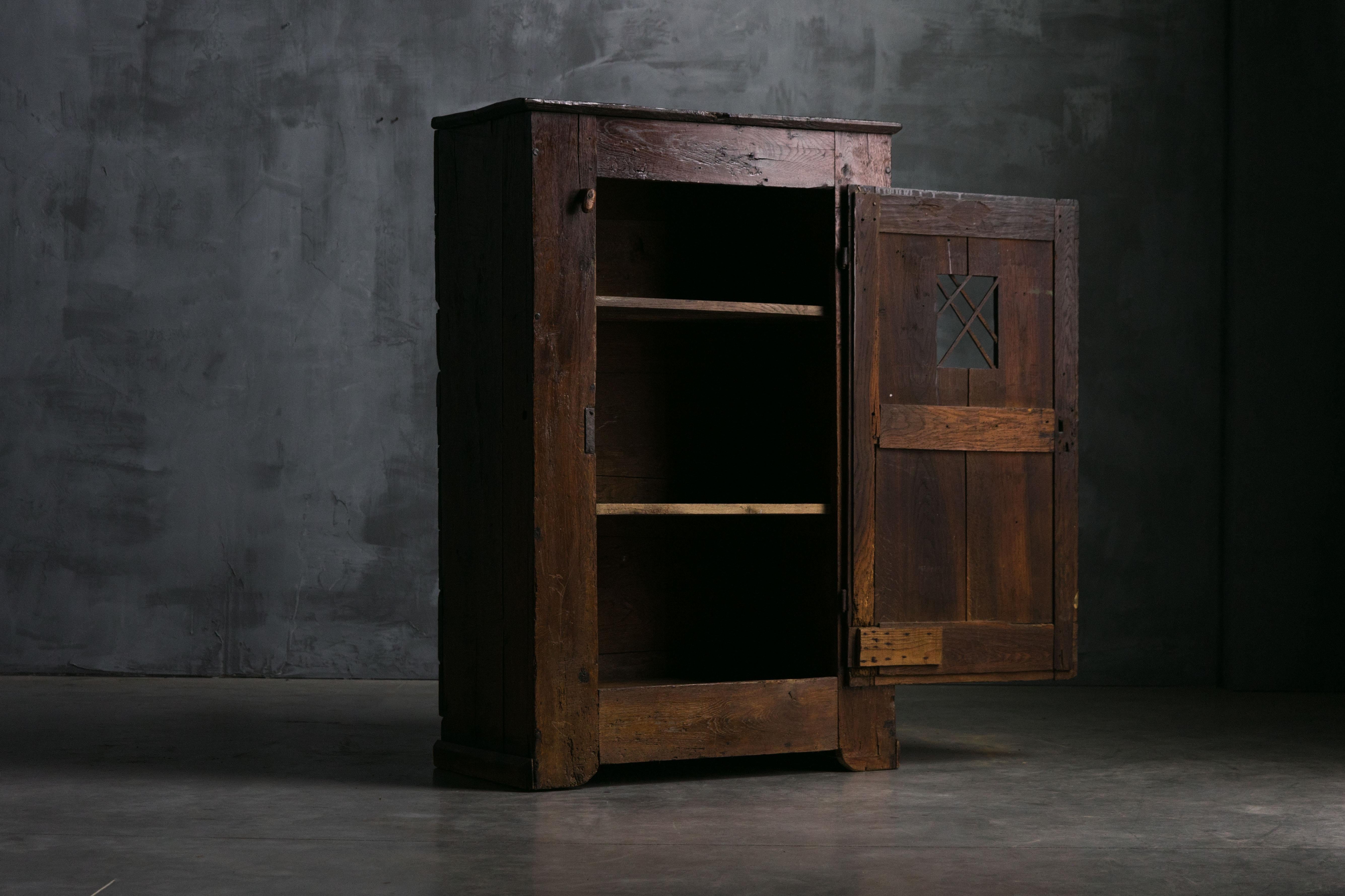 Rustico Gabinetto primitivo Wabi Sabi, Francia, XIX secolo in vendita