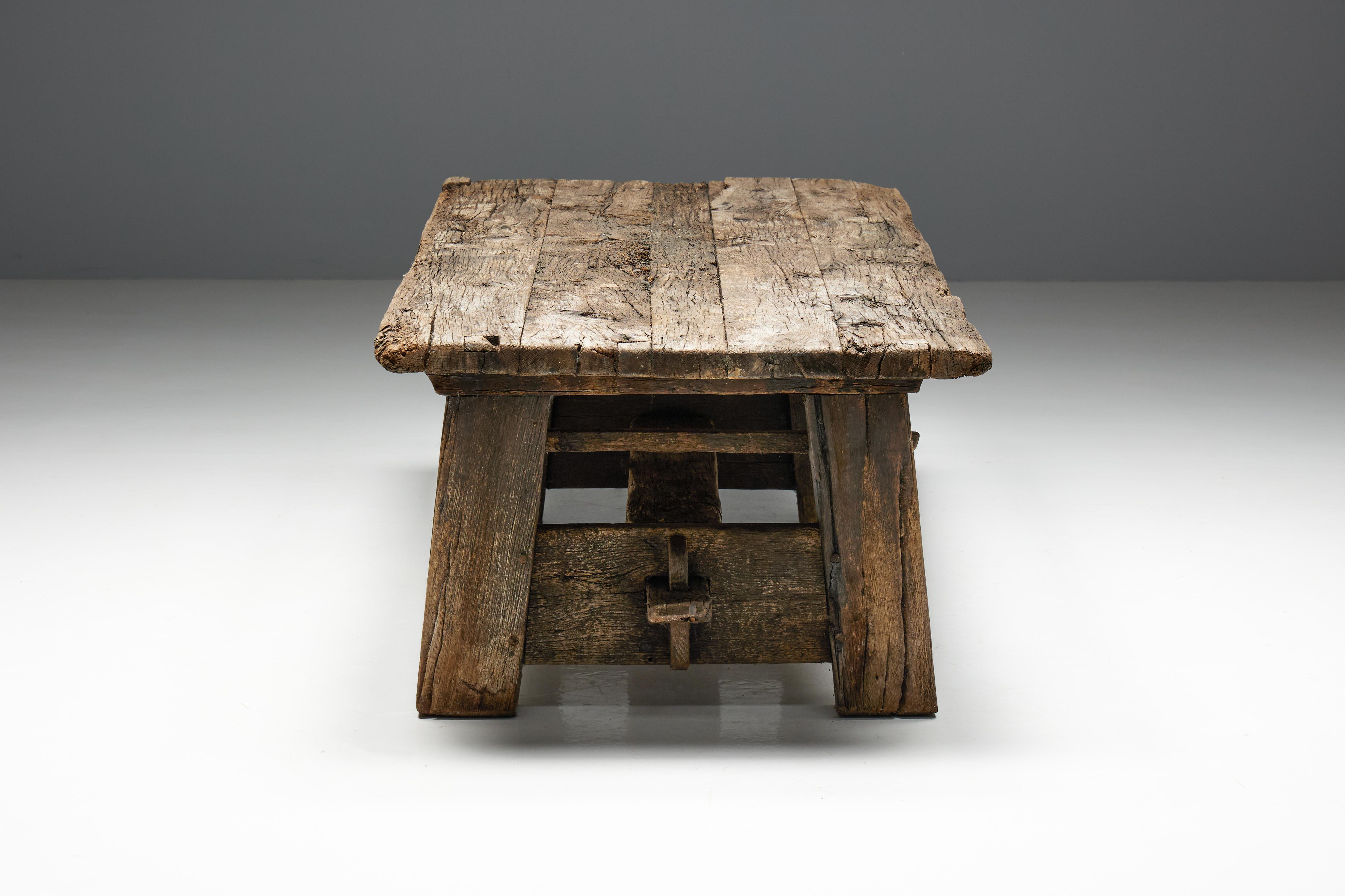Table d'appoint primitive Wabi Sabi, France, 19ème siècle en vente 6