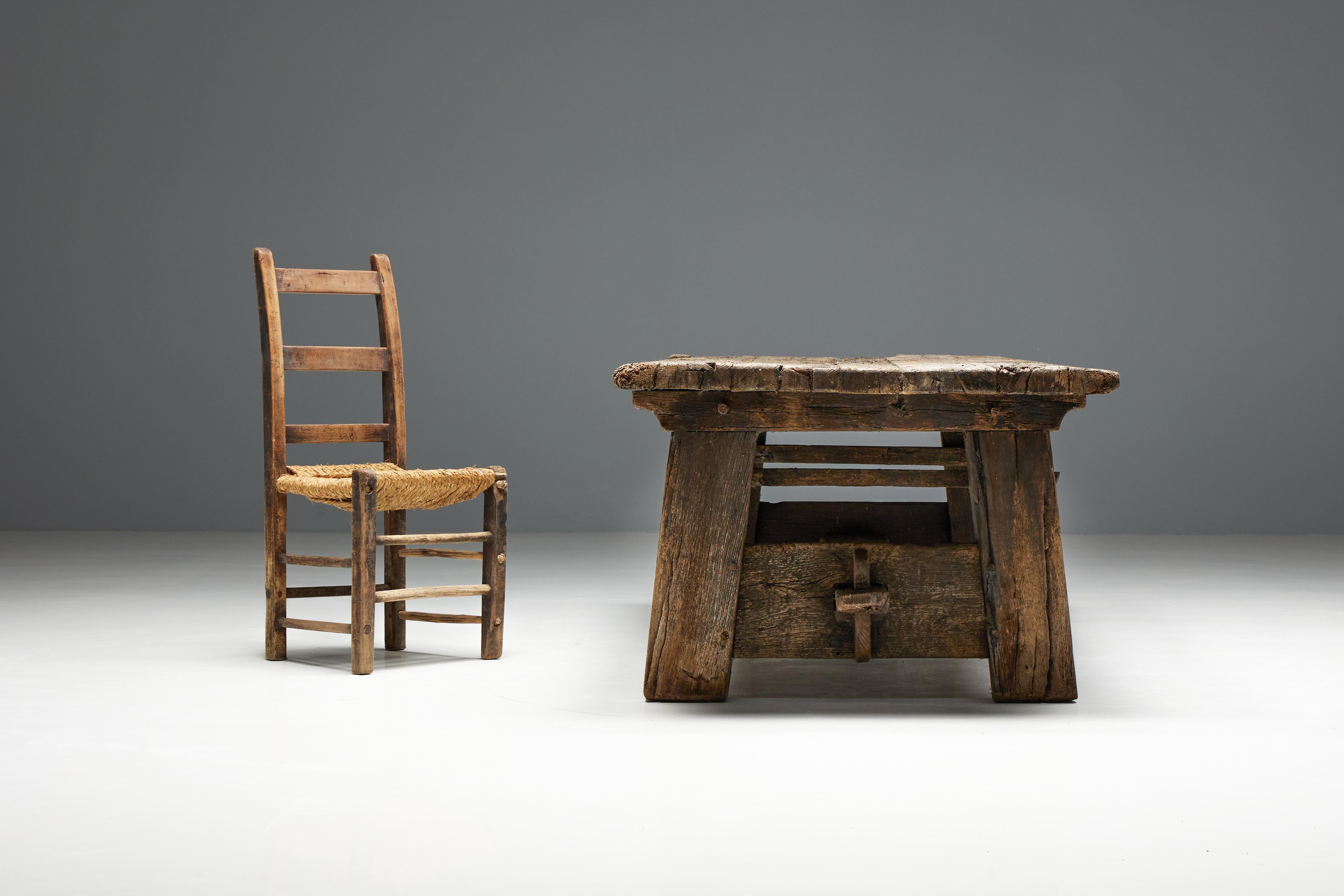 Brutalisme Table d'appoint primitive Wabi Sabi, France, 19ème siècle en vente