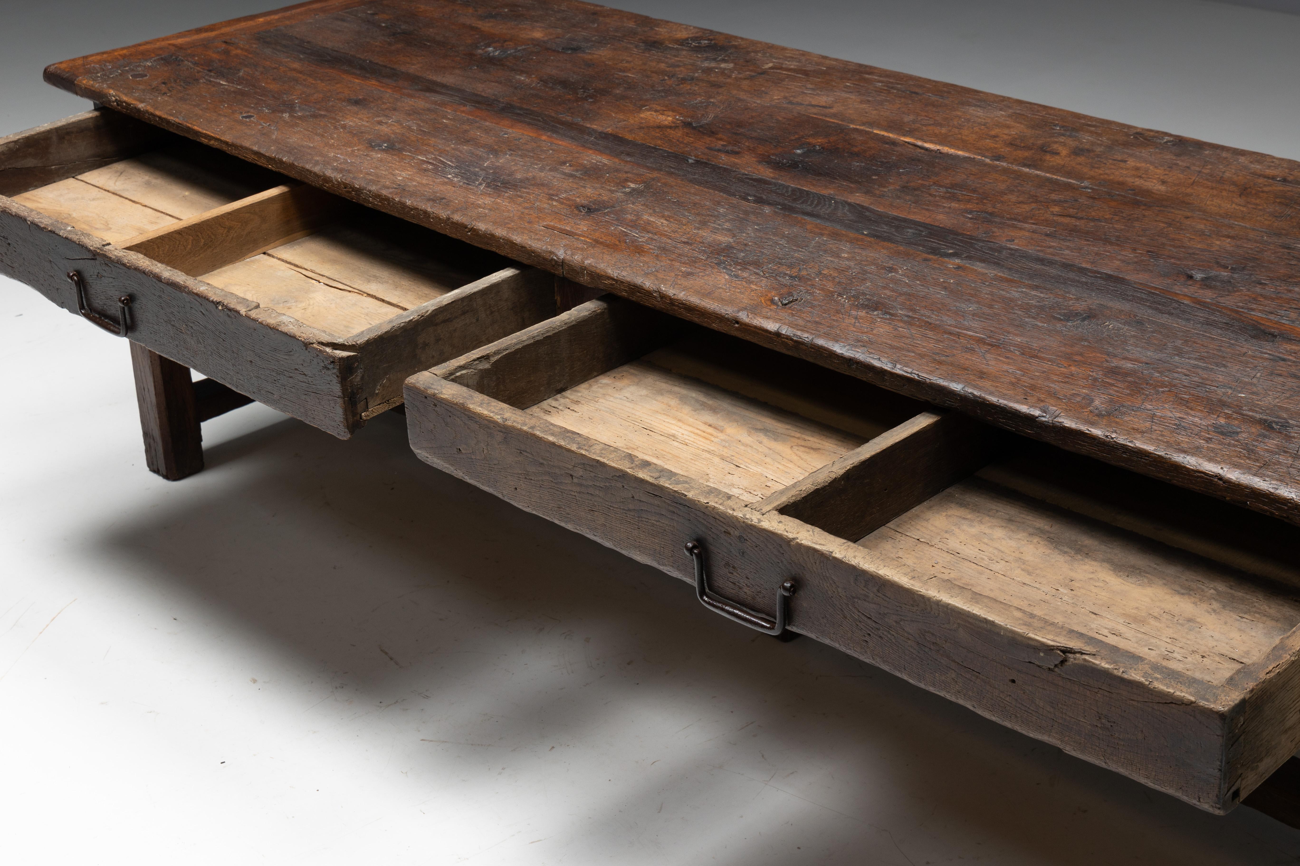 Table de salle à manger rustique Wabi Sabi, France, 19ème siècle Excellent état - En vente à Antwerp, BE