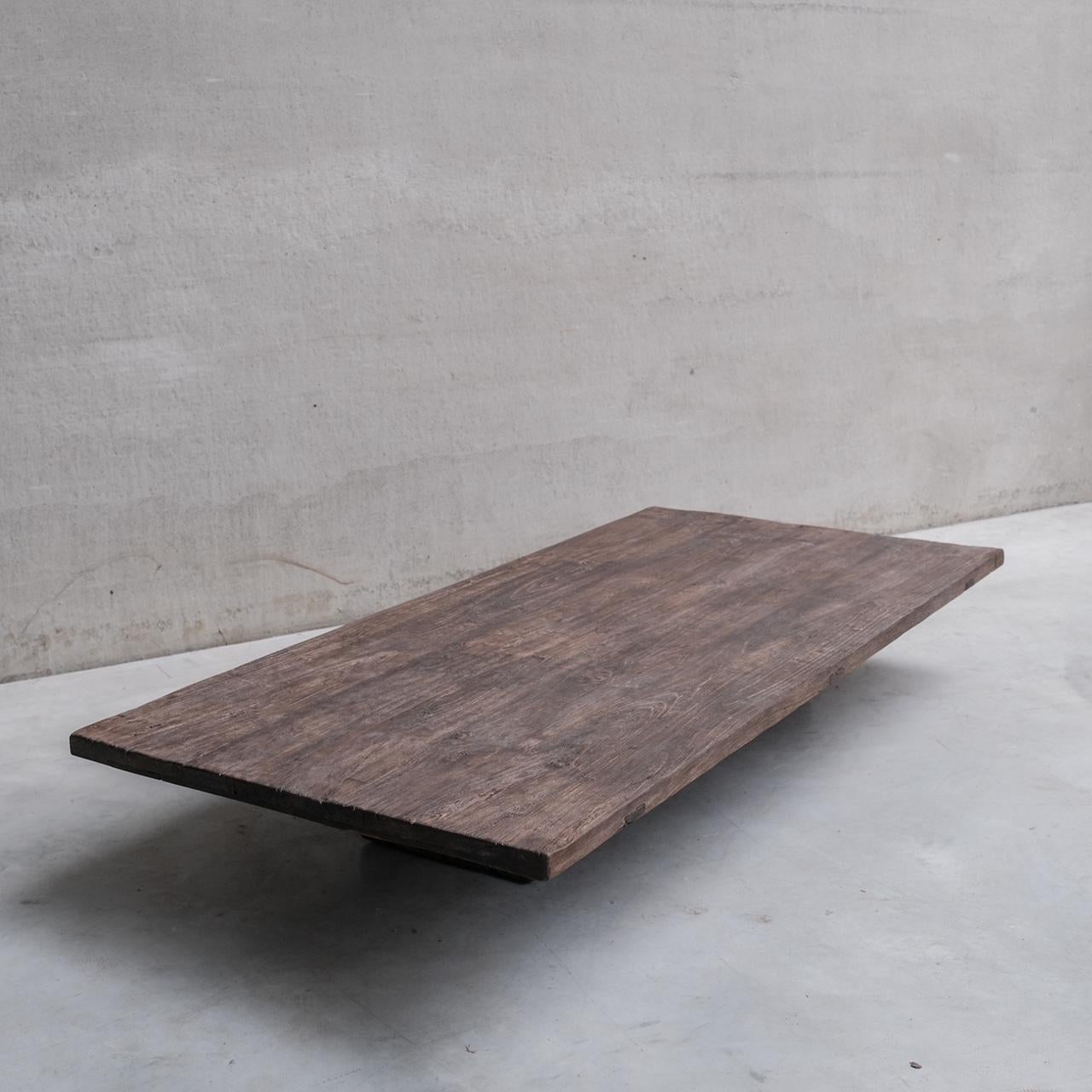 20ième siècle Table basse primitive en bois Wabi-Sabi Esque en vente