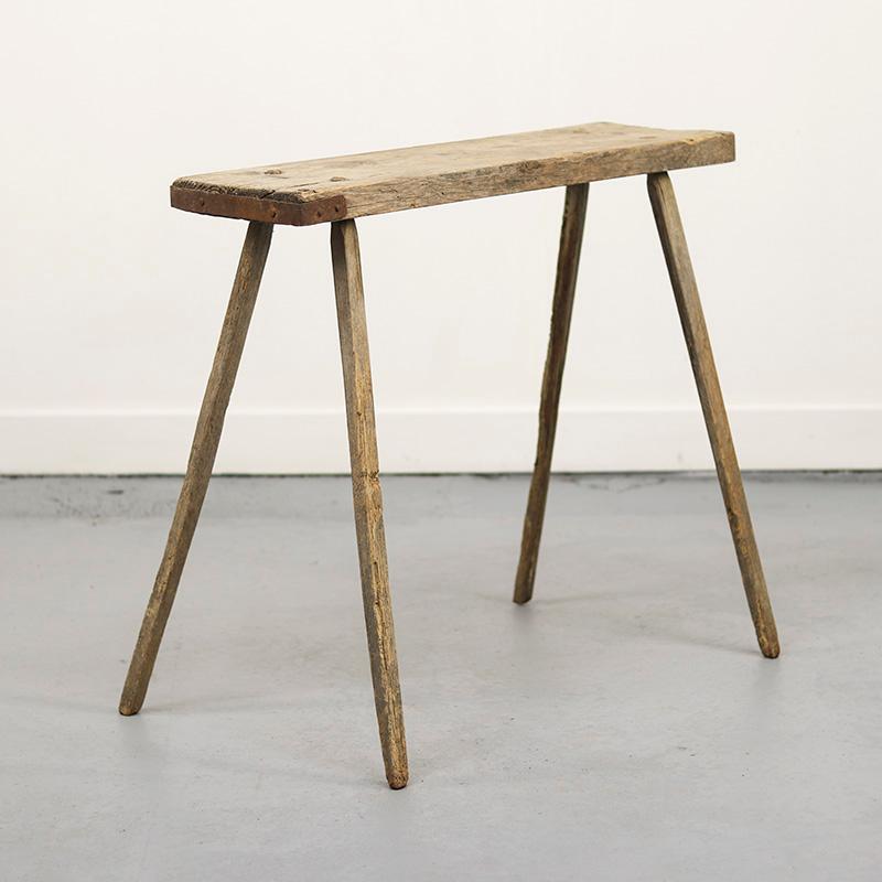 20ième siècle Primitive Wabi Sabi Pine Farmhouse Workbench / Side Table en vente