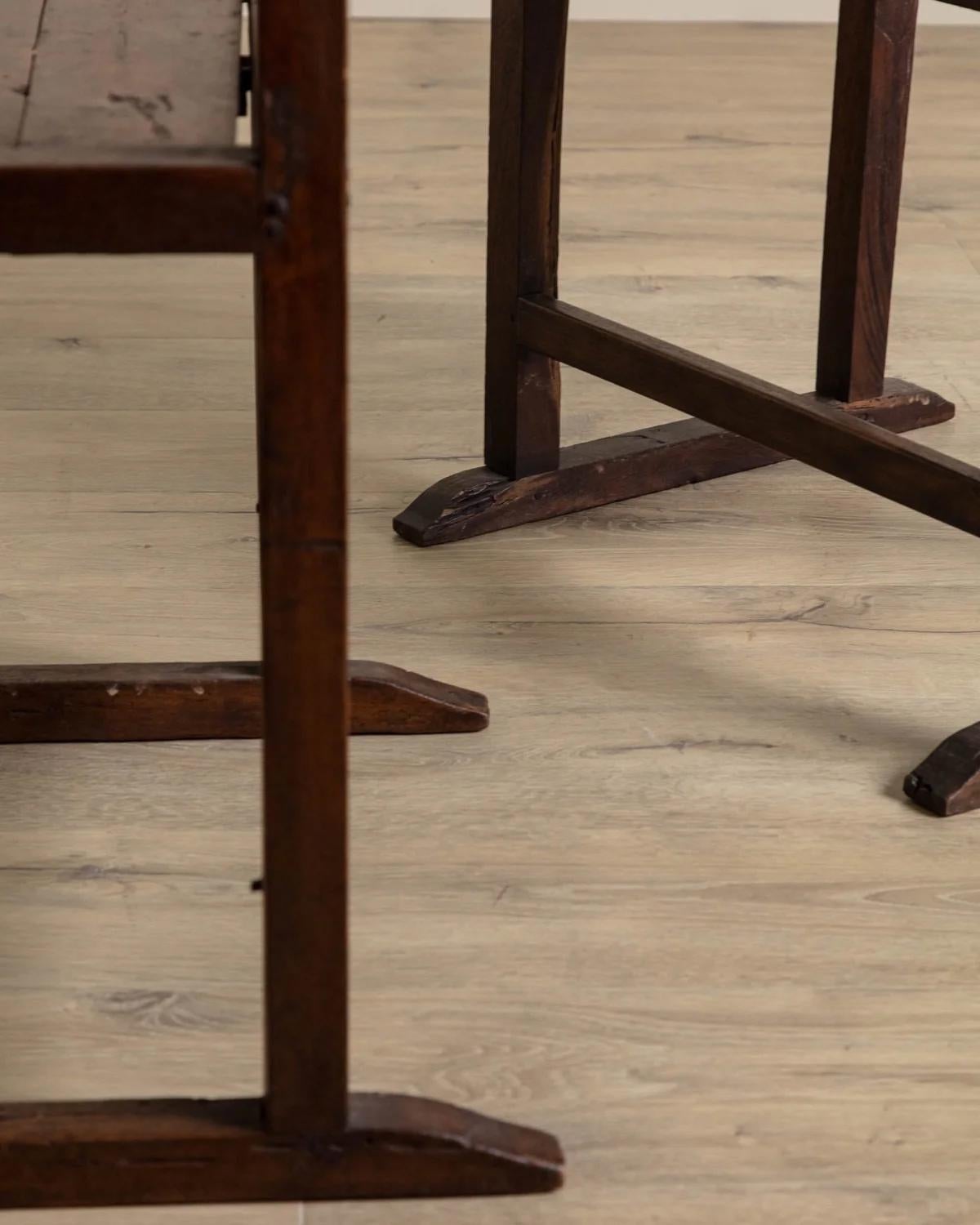 20ième siècle Paire de chaises d'appoint primitives Wabi Sabi en vente
