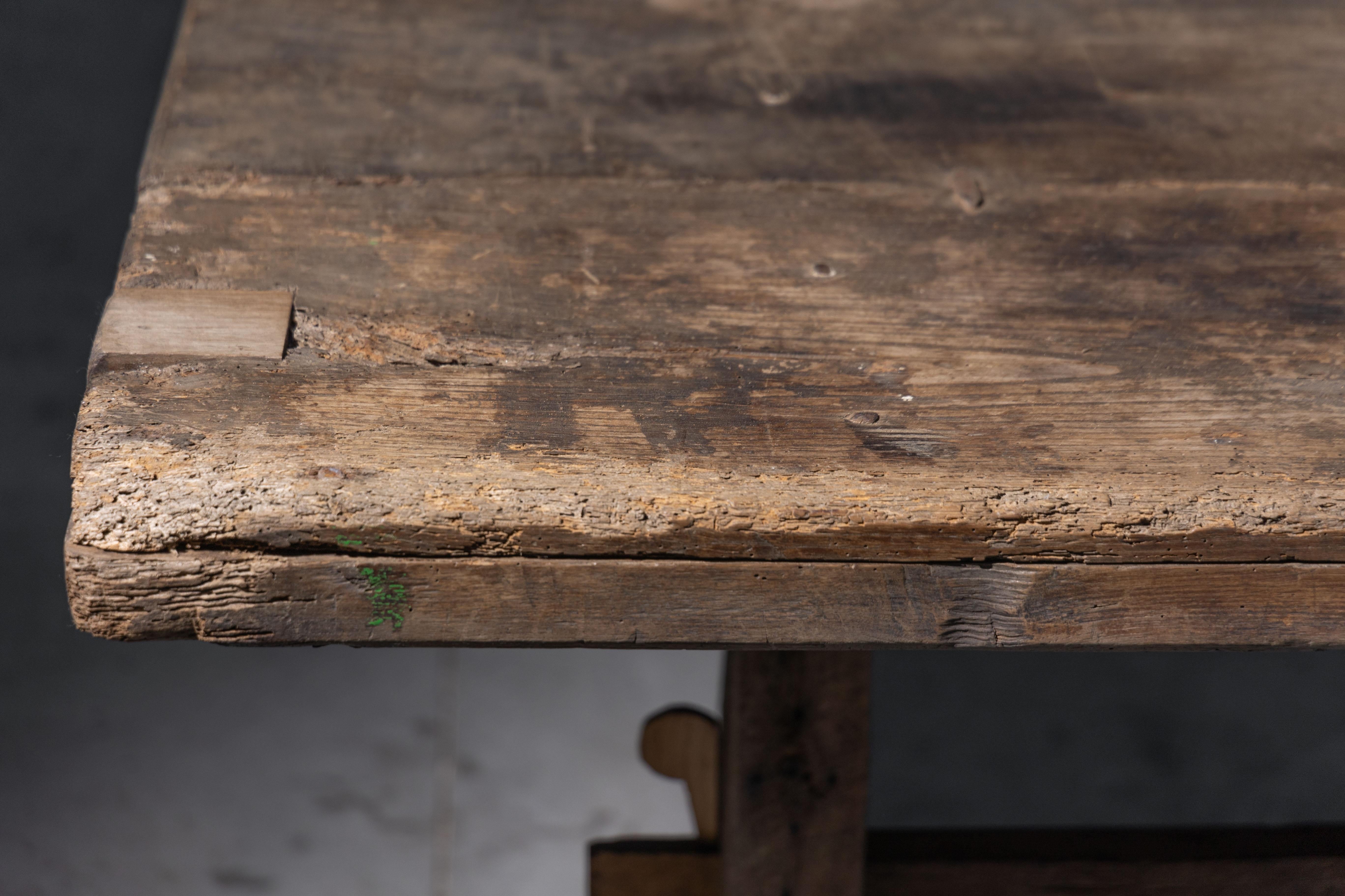 Rustique Table primitive Wabi Sabi, France, XIXe siècle en vente