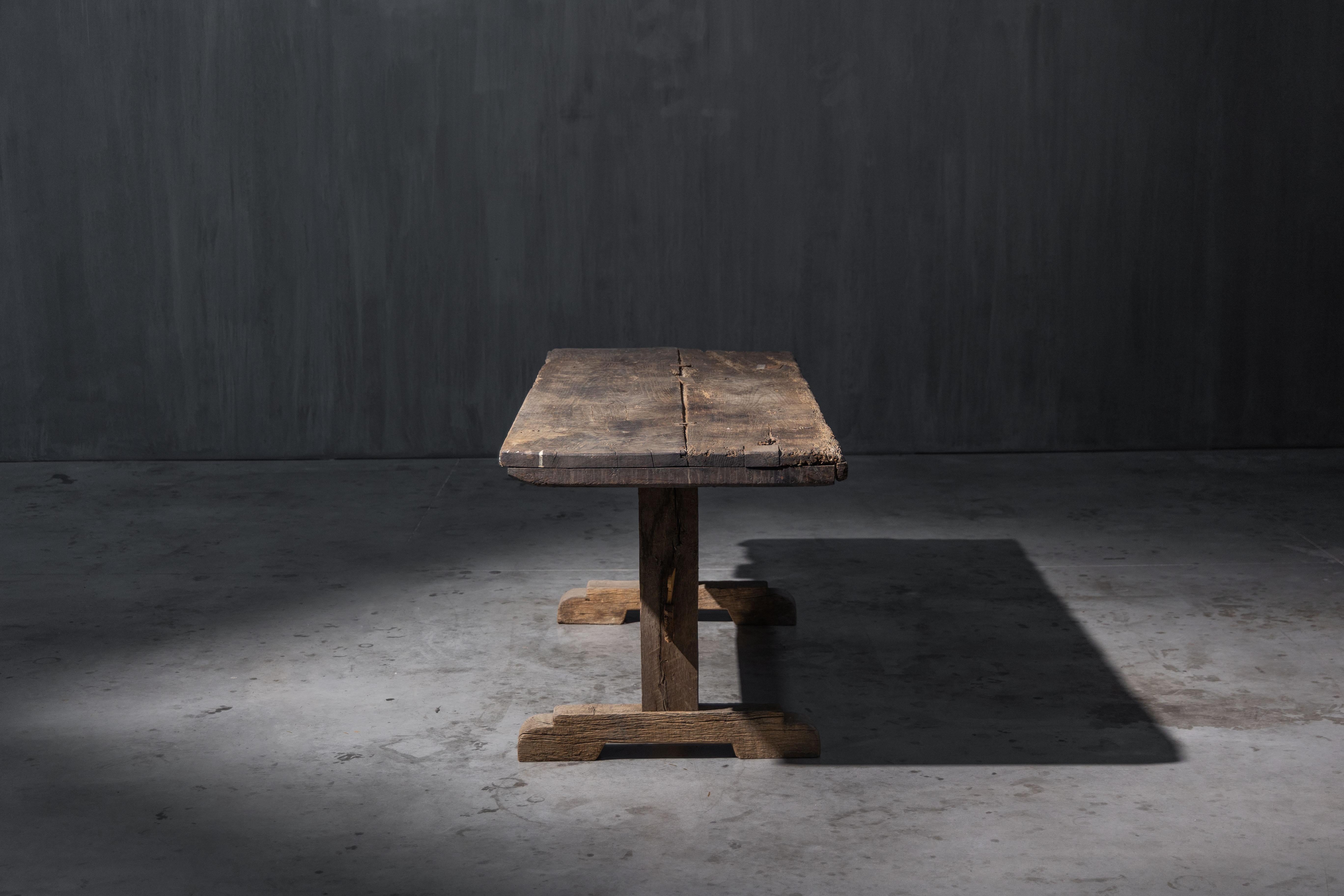 Table primitive Wabi Sabi, France, XIXe siècle Bon état - En vente à Antwerp, BE