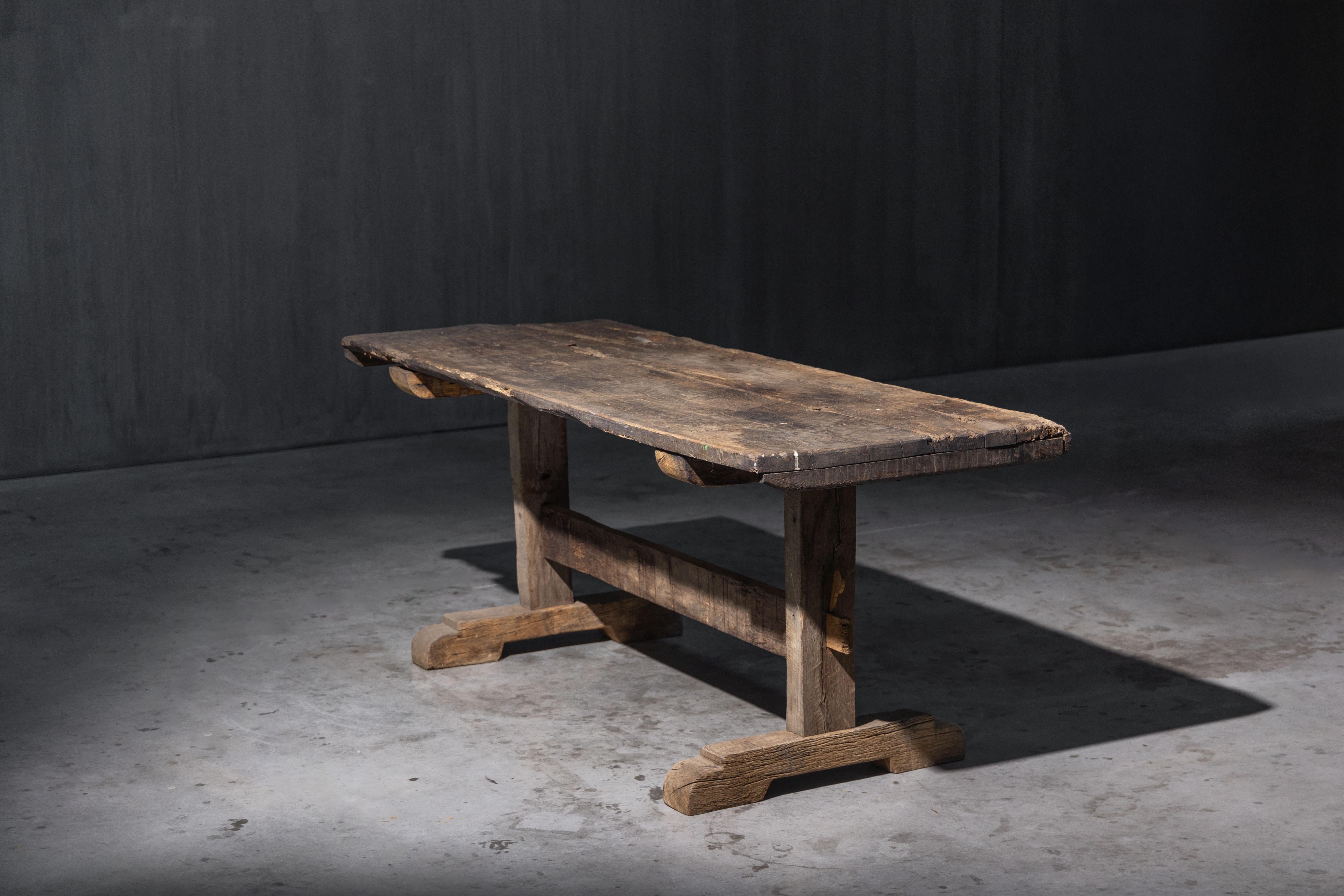 Bois Table primitive Wabi Sabi, France, XIXe siècle en vente