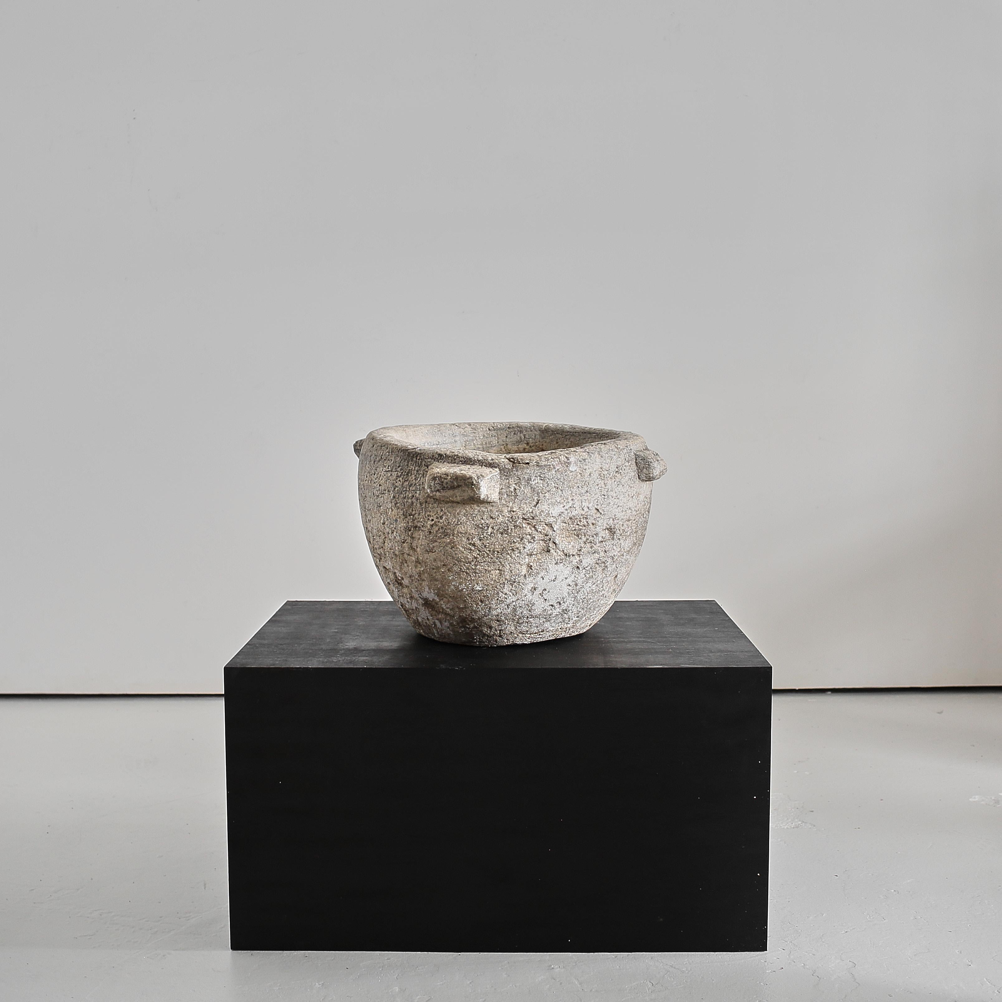 Espagnol Mortar primitif Wabi Sabi XXL en marbre espagnol du 16e siècle en vente