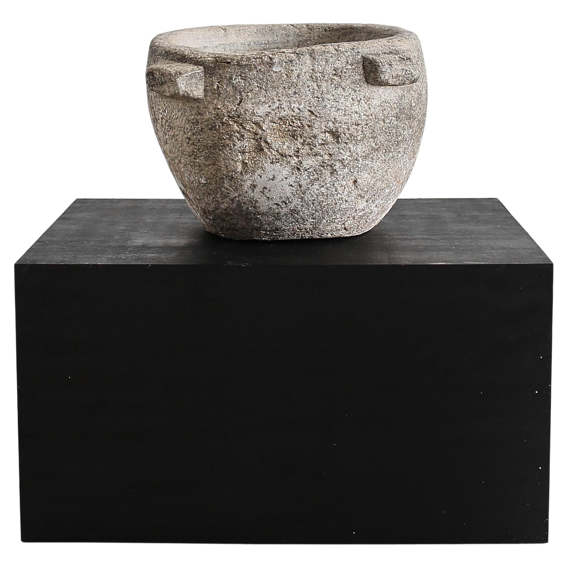 Mortar primitif Wabi Sabi XXL en marbre espagnol du 16e siècle en vente