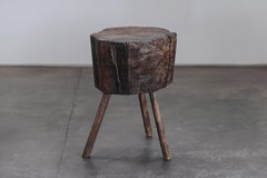Table d'appoint primitive en noyer de France, Circa 1800