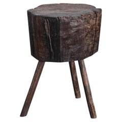 Table d'appoint primitive en noyer de France, Circa 1800