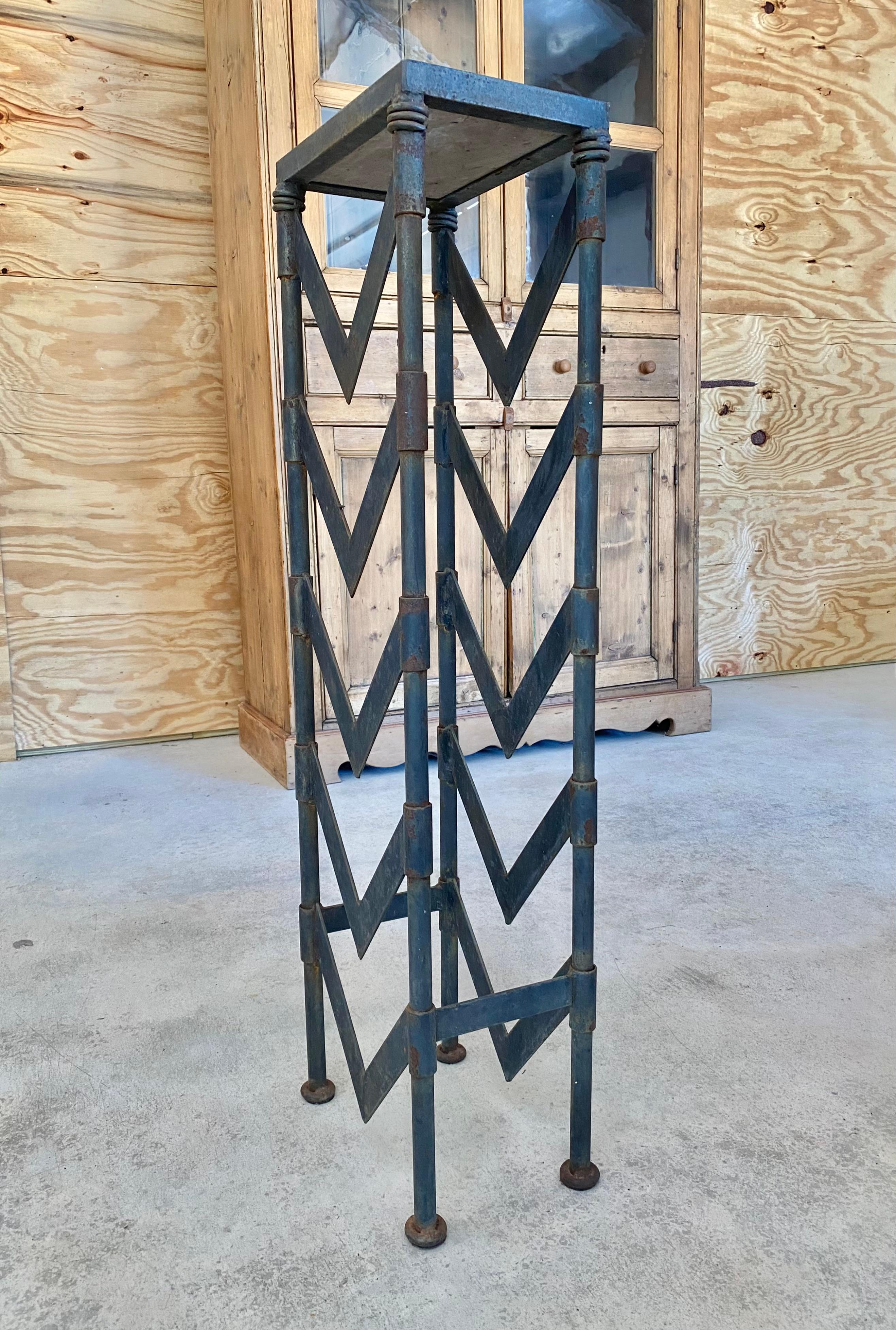 Primitive Welded Steel Pedestal With Concrete en vente 2