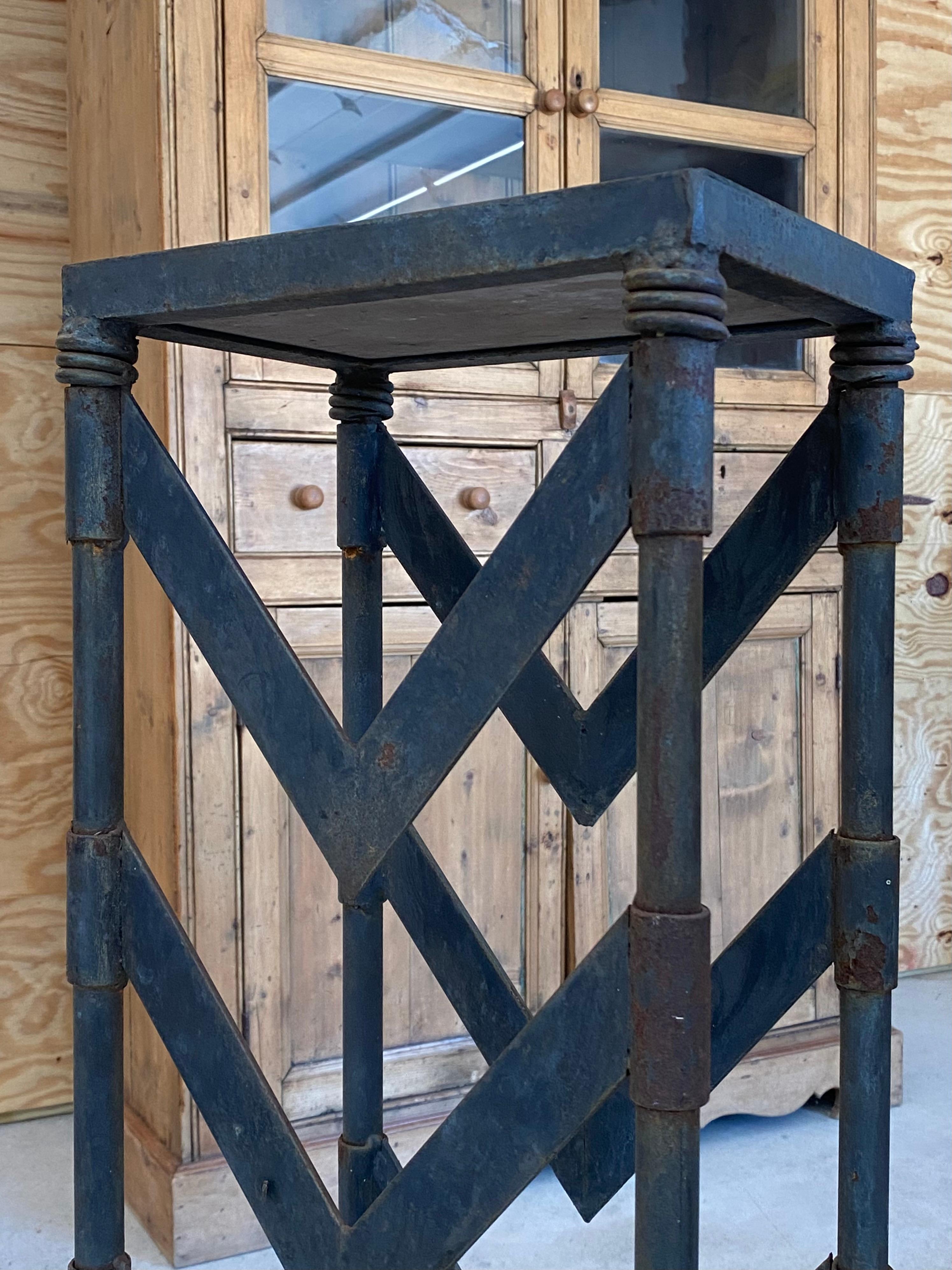 Primitive Welded Steel Pedestal With Concrete en vente 3