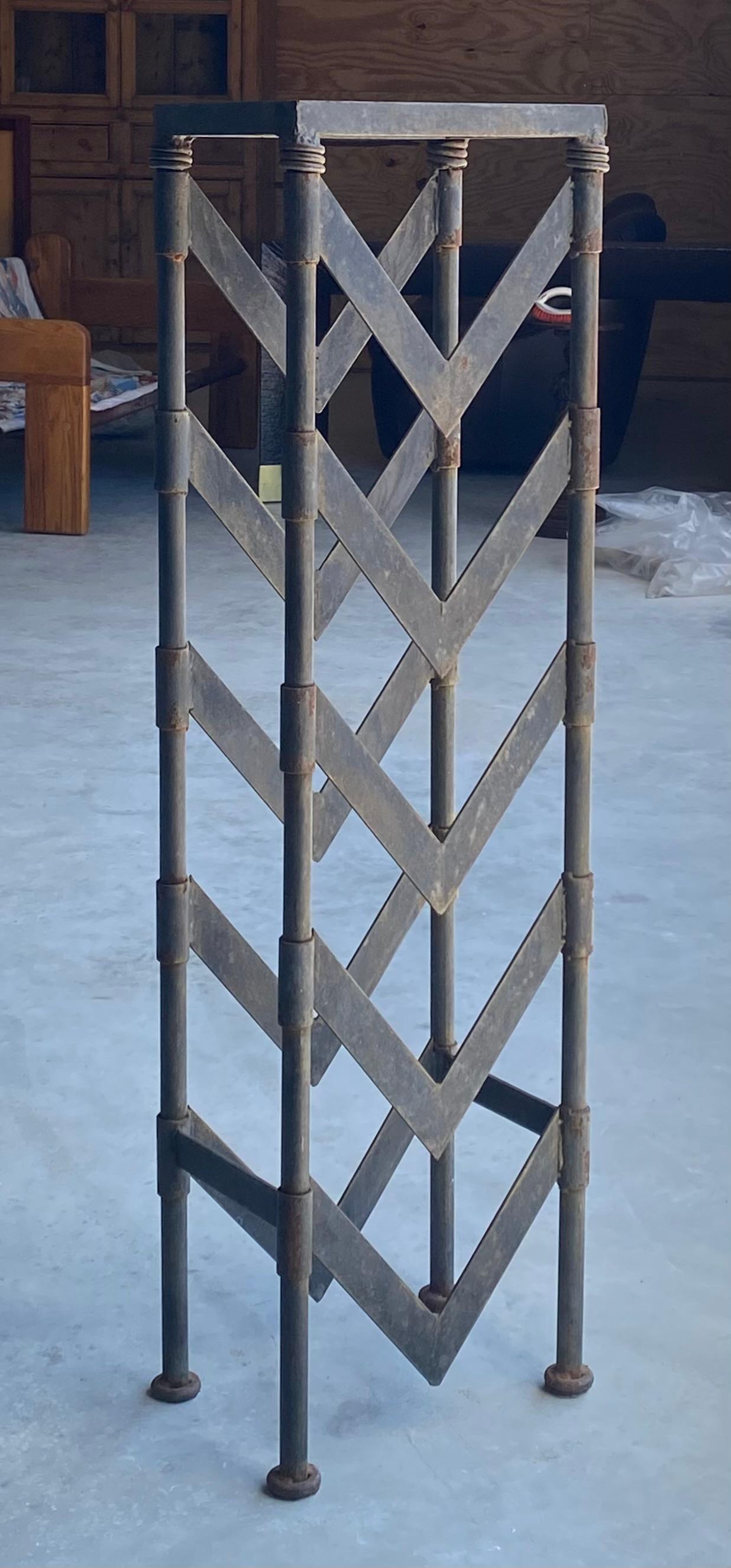 Primitive Welded Steel Pedestal With Concrete en vente 5