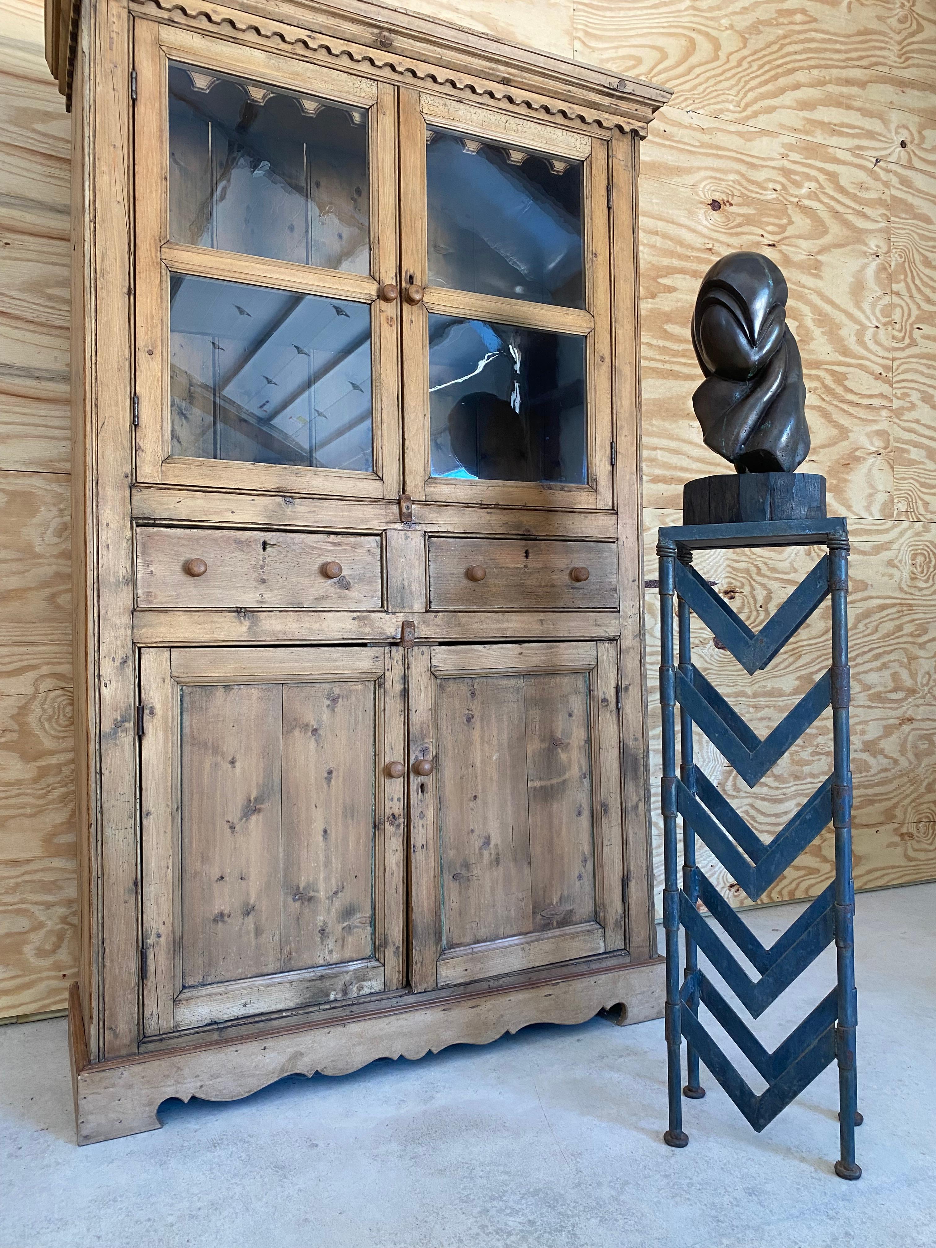 Américain Primitive Welded Steel Pedestal With Concrete en vente
