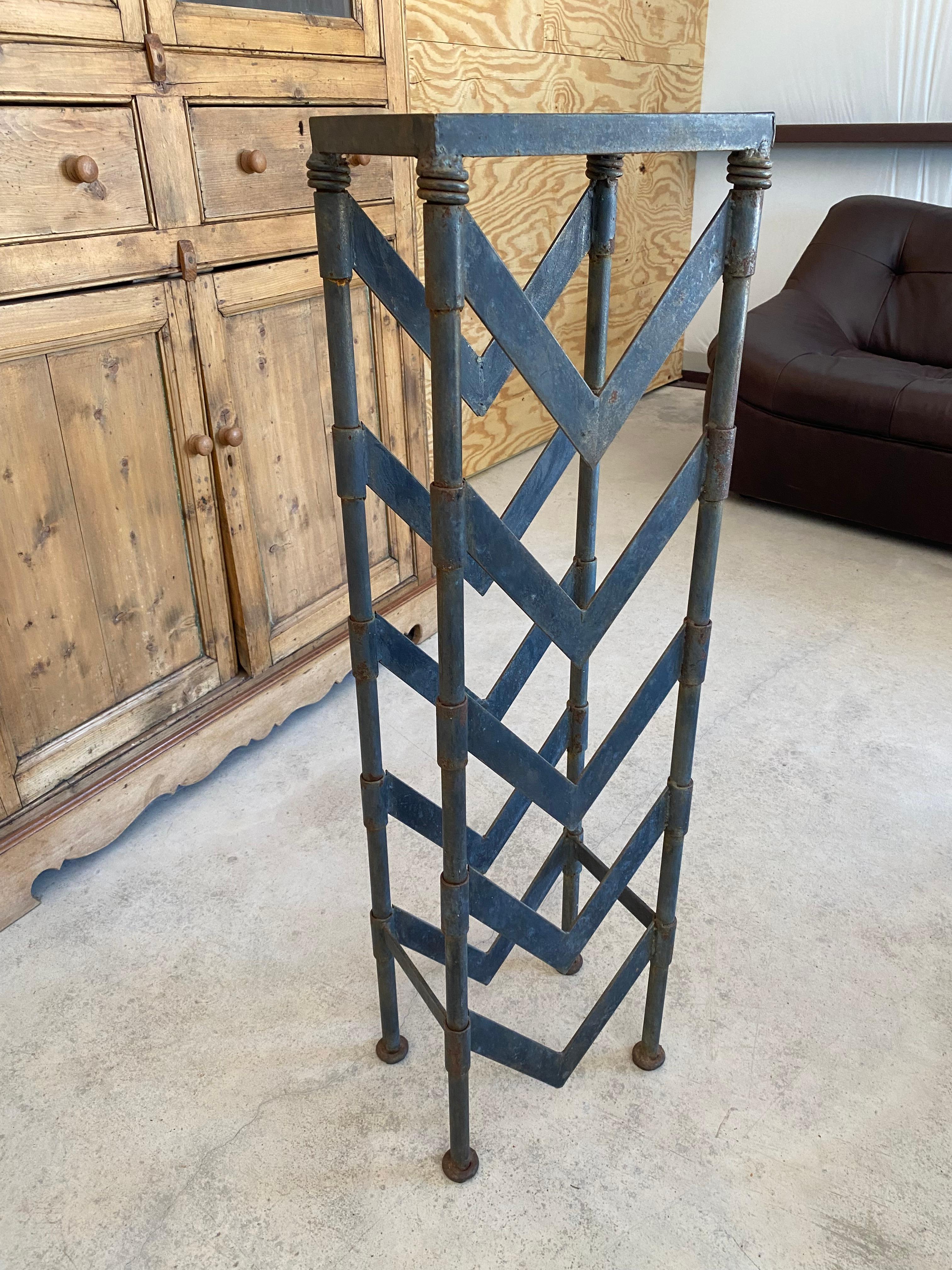 Primitive Welded Steel Pedestal With Concrete en vente 1