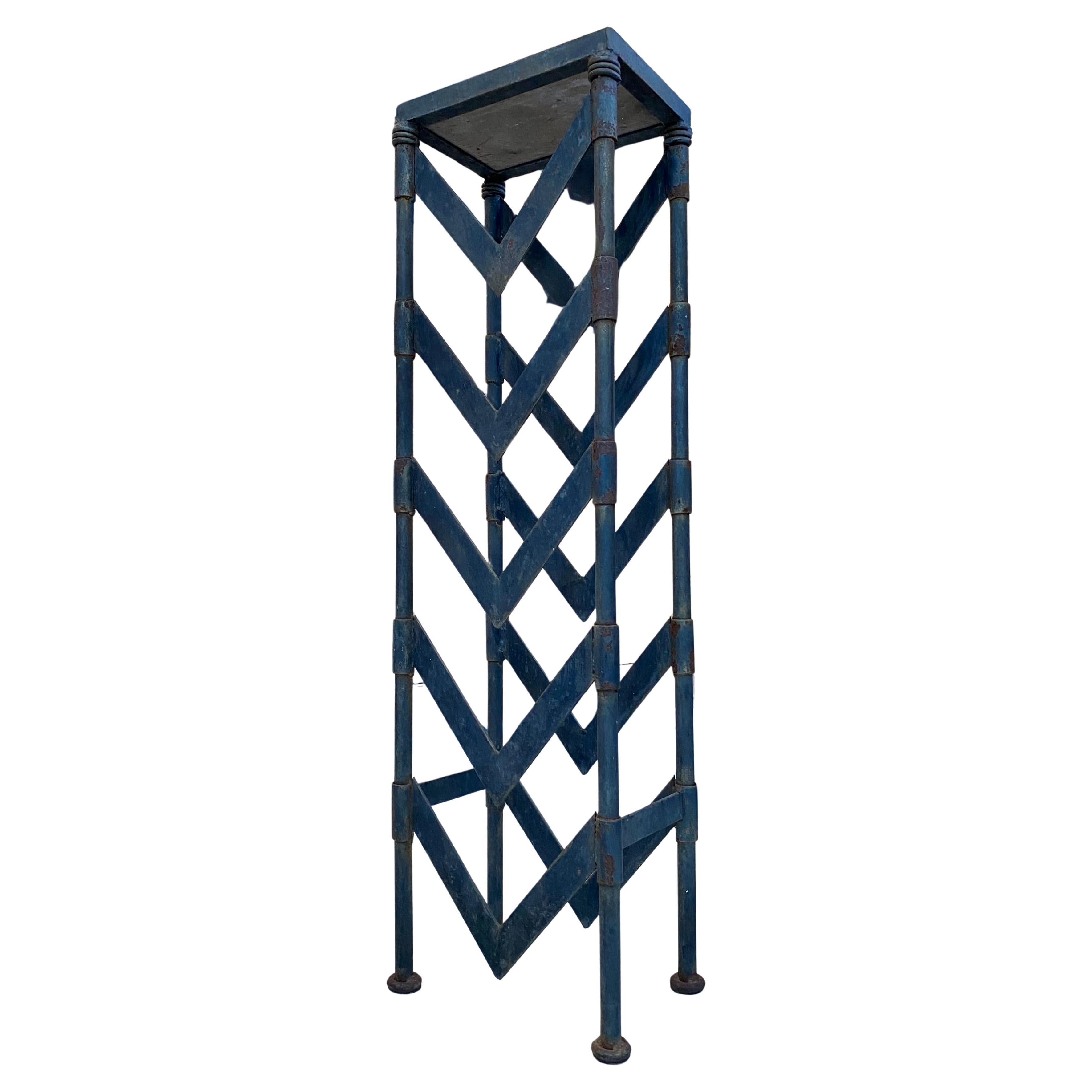 Primitive Welded Steel Pedestal With Concrete en vente