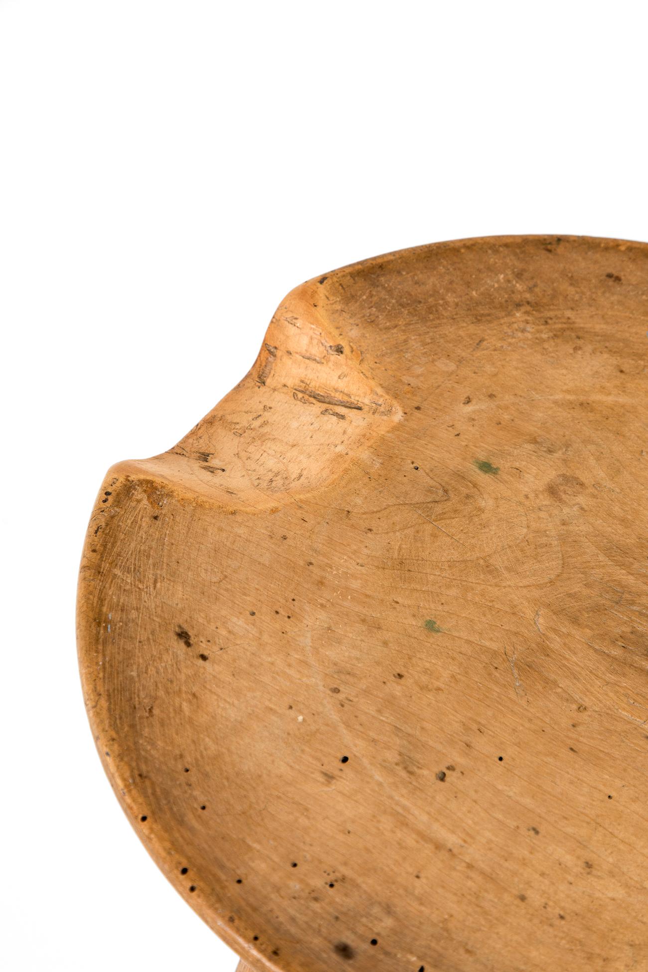 Primitive Welsh Elm Stool In Good Condition For Sale In Faversham, GB