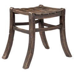 Tabouret Welsh primitif à pieds évasés