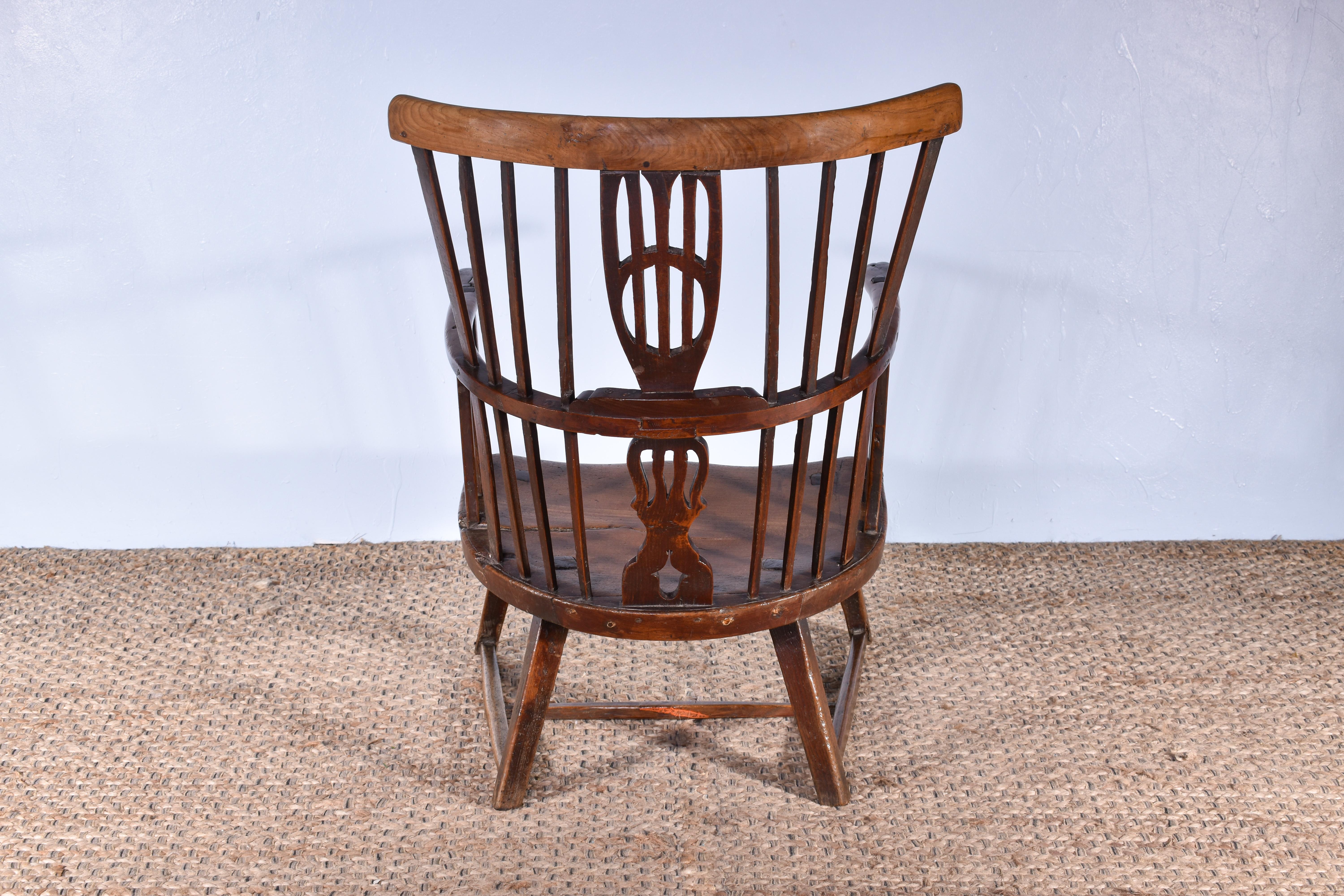 Primitive Windsor Armchair In Fair Condition For Sale In Darlington, GB