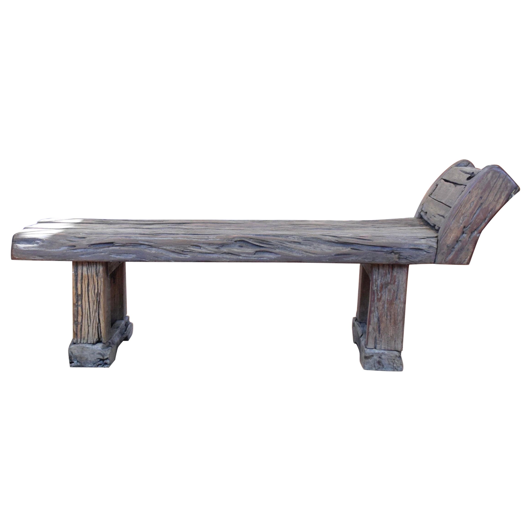 Primitive Holzbank