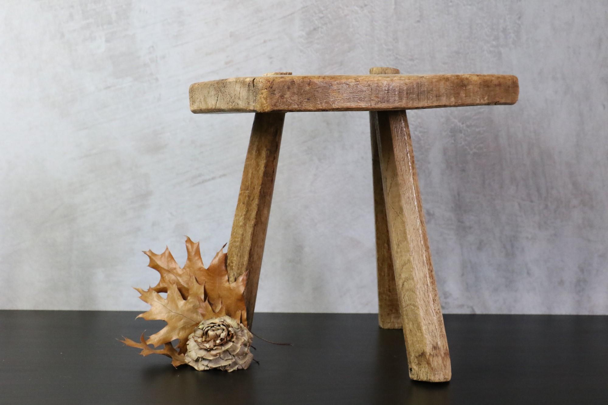 Primitive Wooden Brutalist Stool, Milking Stool, French, Folk Art, circa 1900 In Good Condition For Sale In Camblanes et Meynac, FR