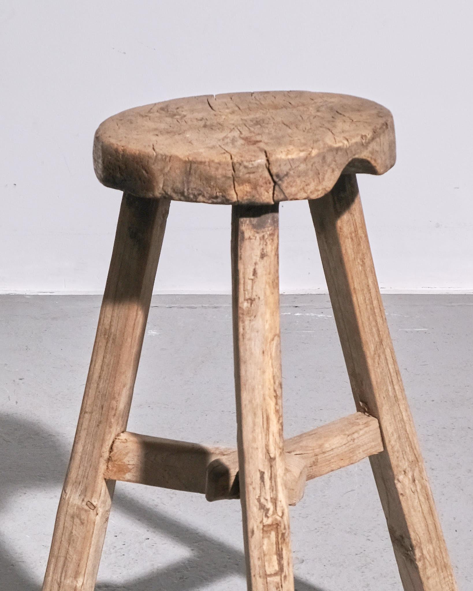 Primitif Tabouret français primitif des années 1940 en vente