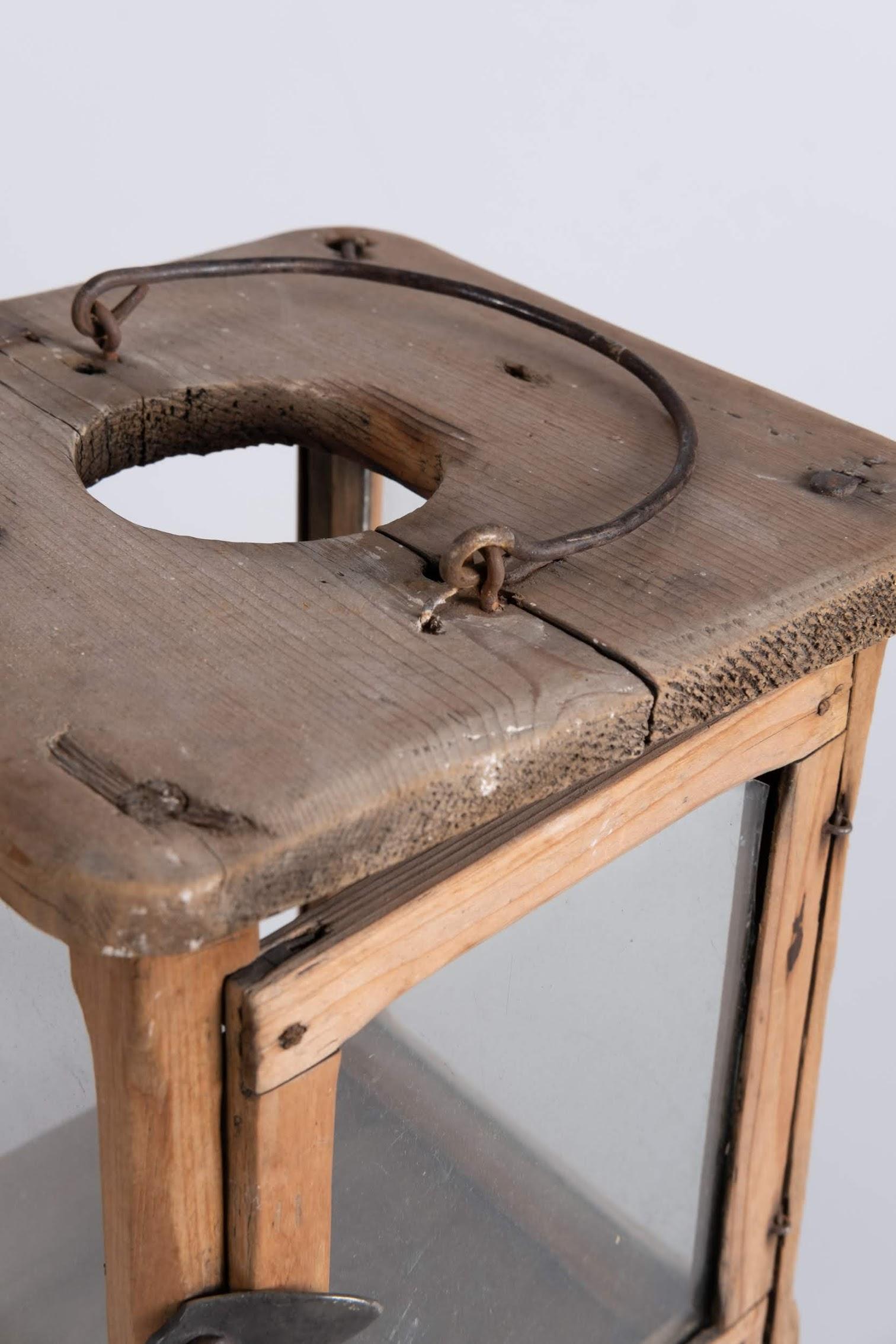 Svizzero Lanterna primitiva in legno, Svizzera, circa 1800 in vendita