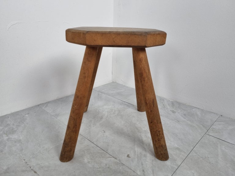 Primitive handmade oak farm stool

Timeless, decorative piece

1950s - France

Good condition

Dimensions:
Height: 40cm/15.74