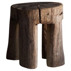 Tabouret primitif Wabi Sabi en bois, fabriqué à la main par un ébéniste suédois, années 1800