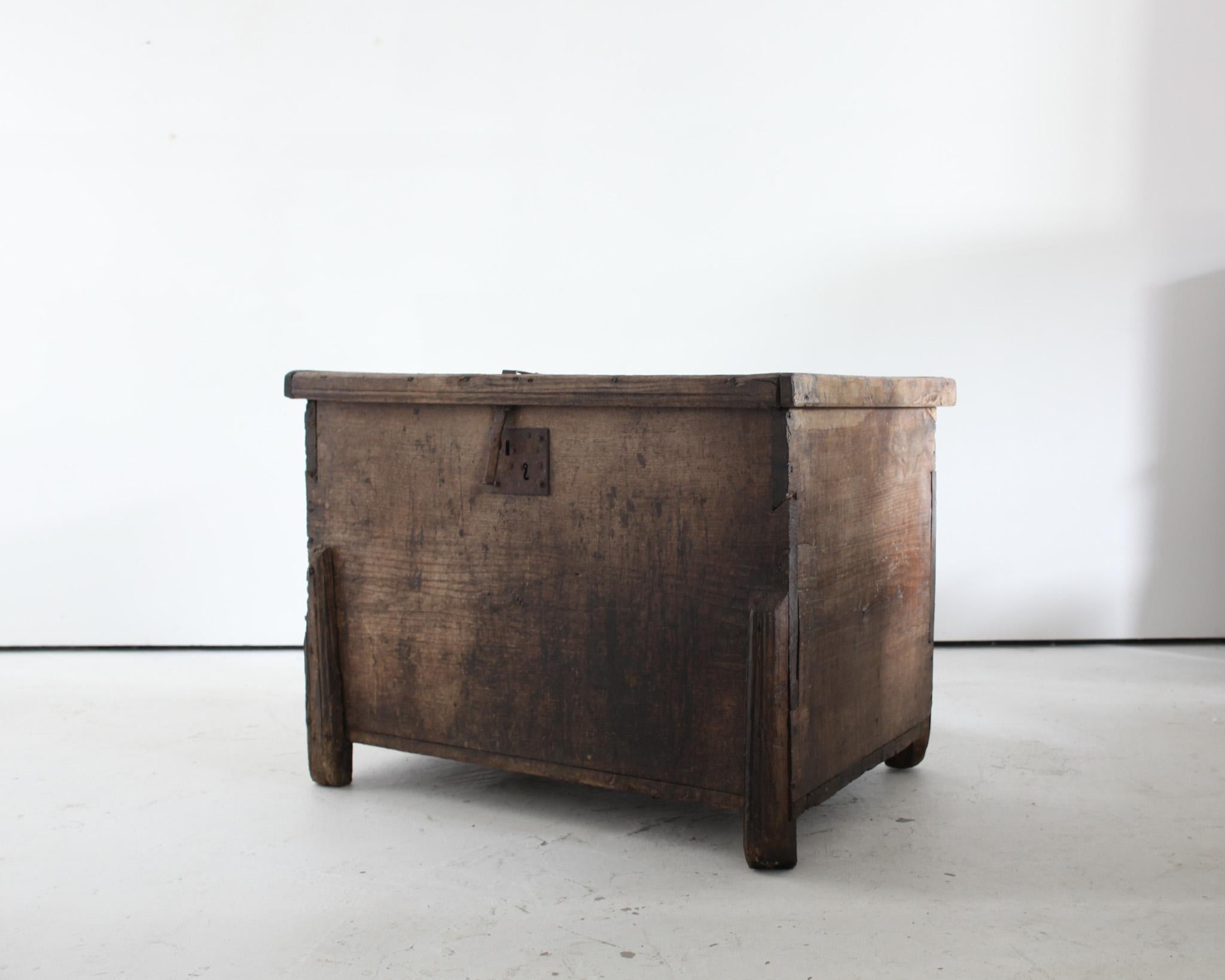 A large northern Portuguese hewn chestnut coffer from the late 18th C.

Beautiful patination developed through hundreds of years of use with many age old repairs.

Perfect as a console and/or storage.