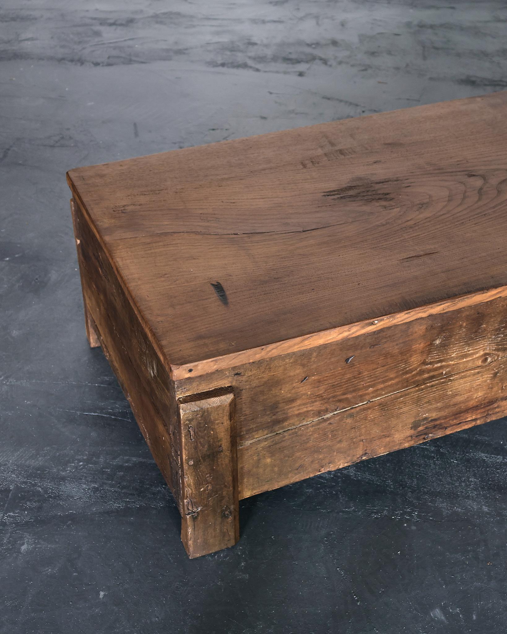 Châtaignier Primitive XL Wabi Sabi 18th C. Portuguese Coffee Table en vente
