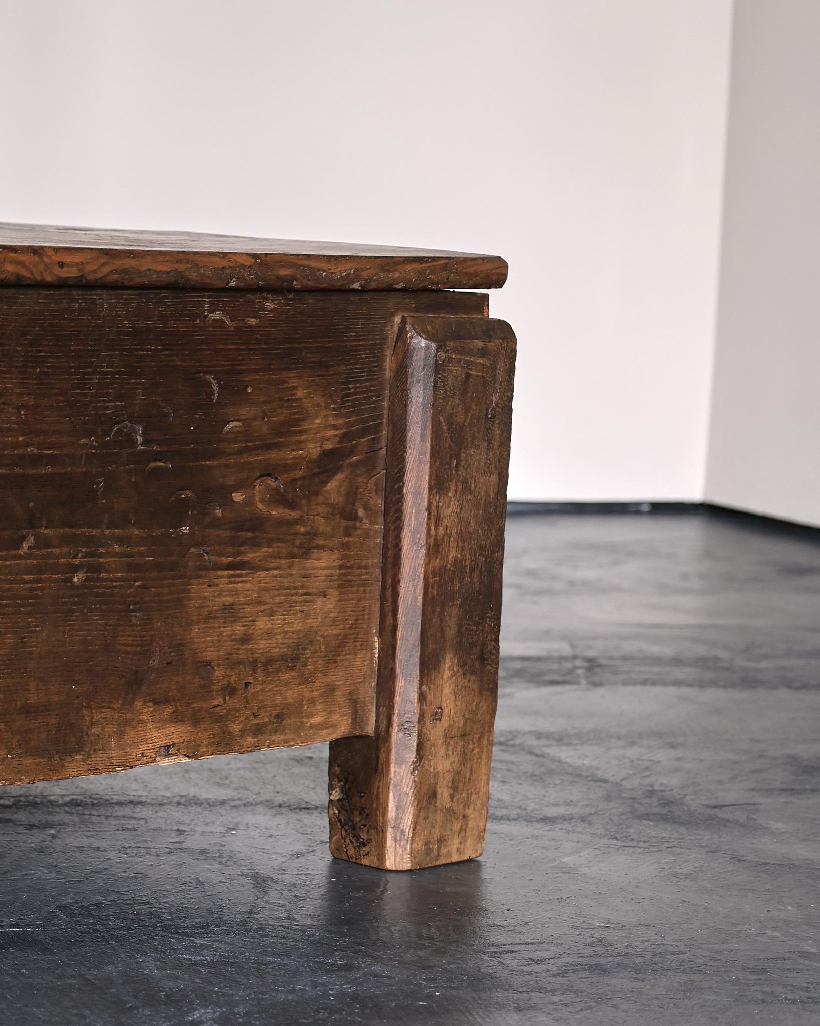 Primitive XL Wabi Sabi 18th C. Portuguese Coffee Table en vente 1