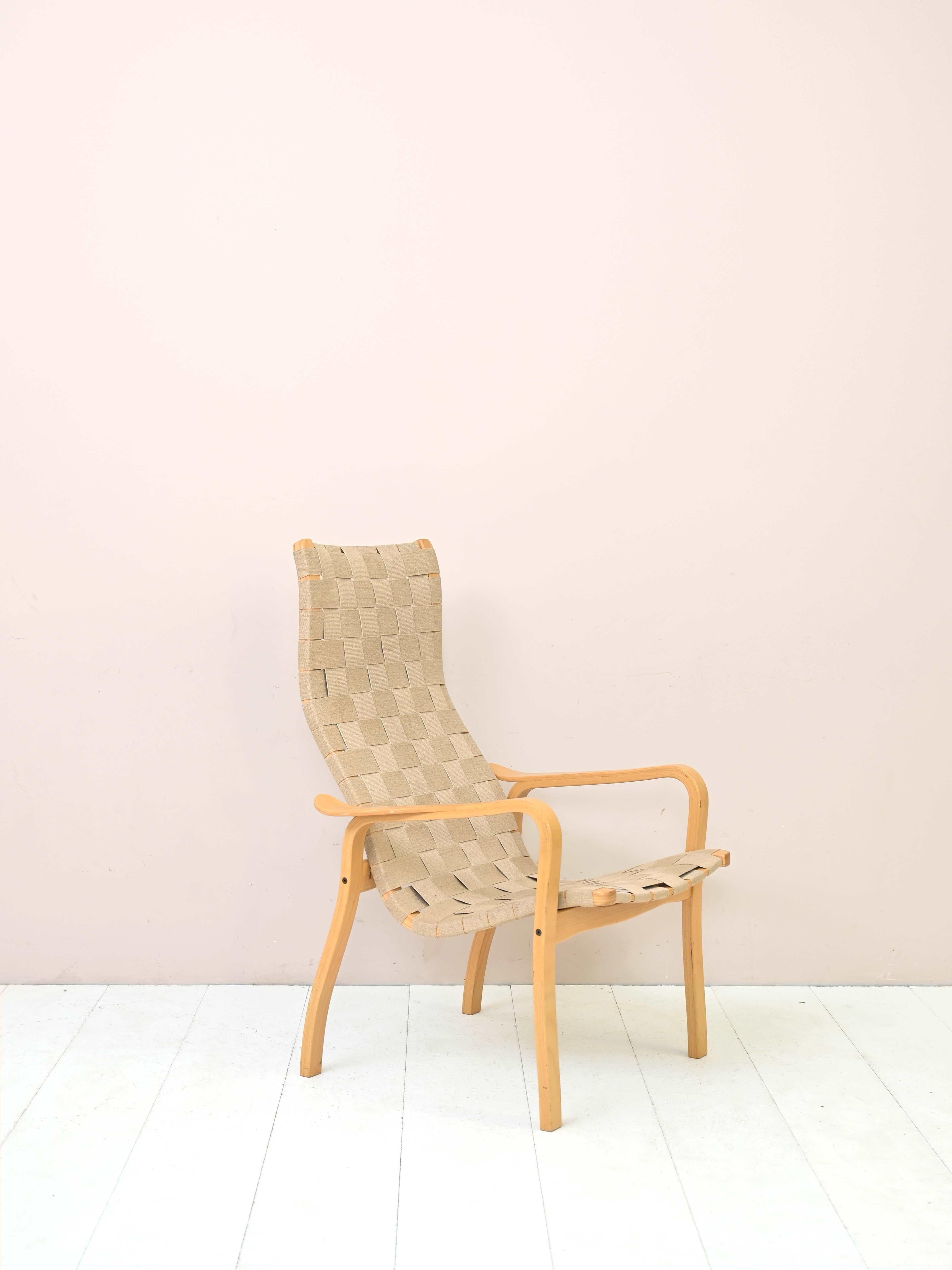 'Primo' model armchair designed by Yngve Ekström for the Swedese company.
This model is an alternative to the classic Lamino model armchair.
A Scandinavian design armchair that became an icon in the 1960s/70s.
The frame is made of beech wood and