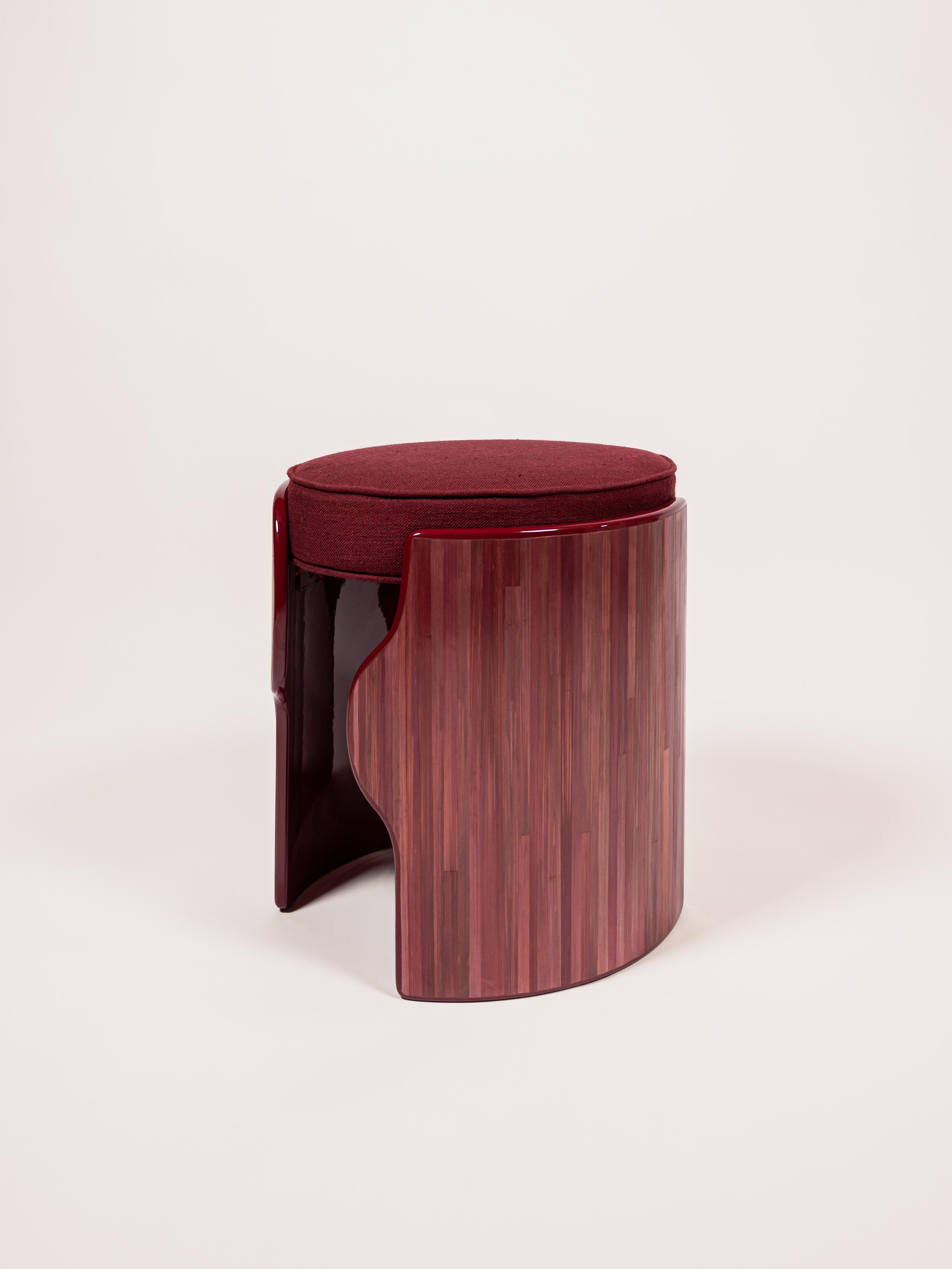 A graduate of the schools of applied art Duperré and Olivier de Serres, Léa Zeroil began her career with India Mahdavi before joining Laura Gonzalez as designer and artistic director of the furniture collections. In 2020, she founded her studio and