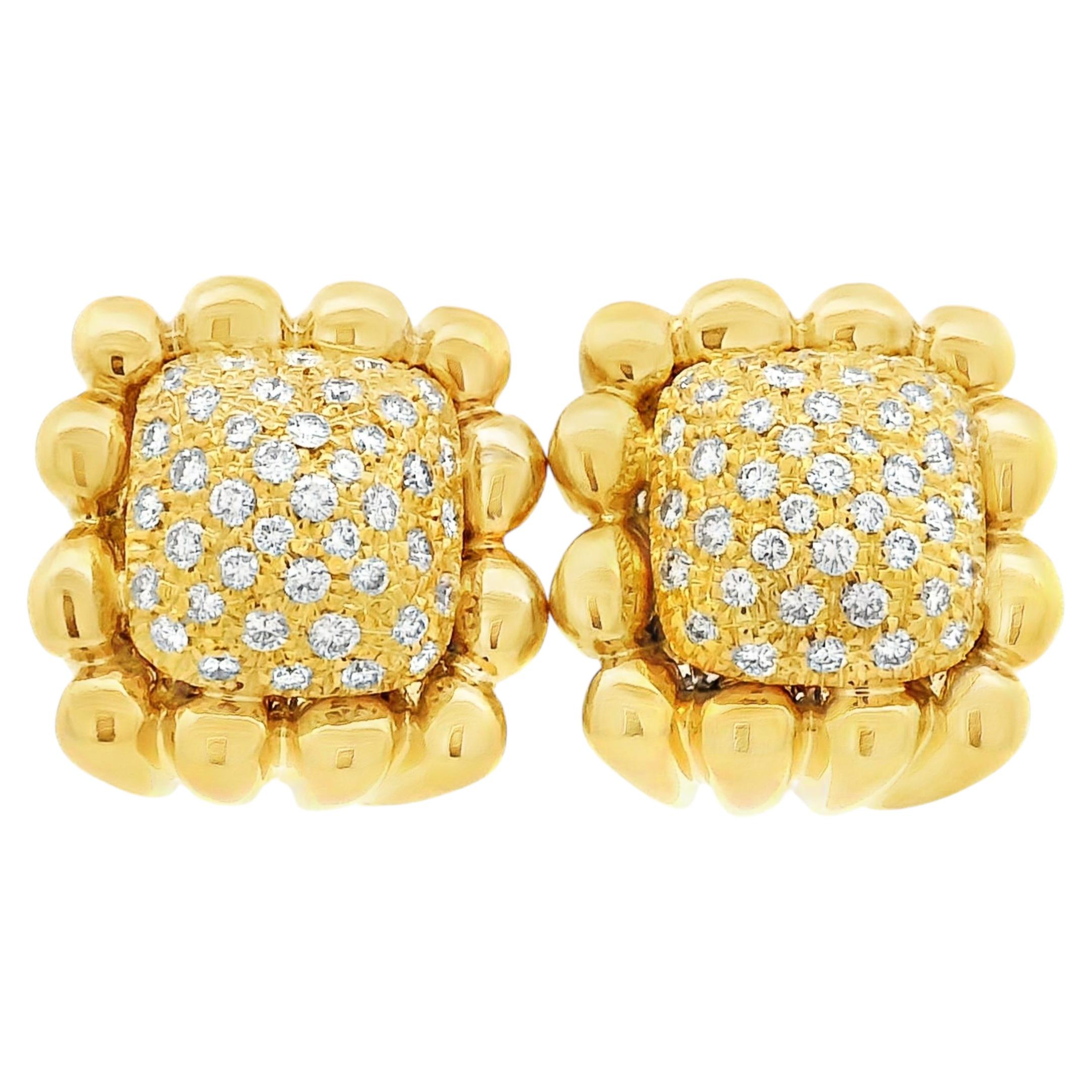 Boucles d'oreilles dôme en or jaune 18K Pavé de diamants Primoro, Circa 1980