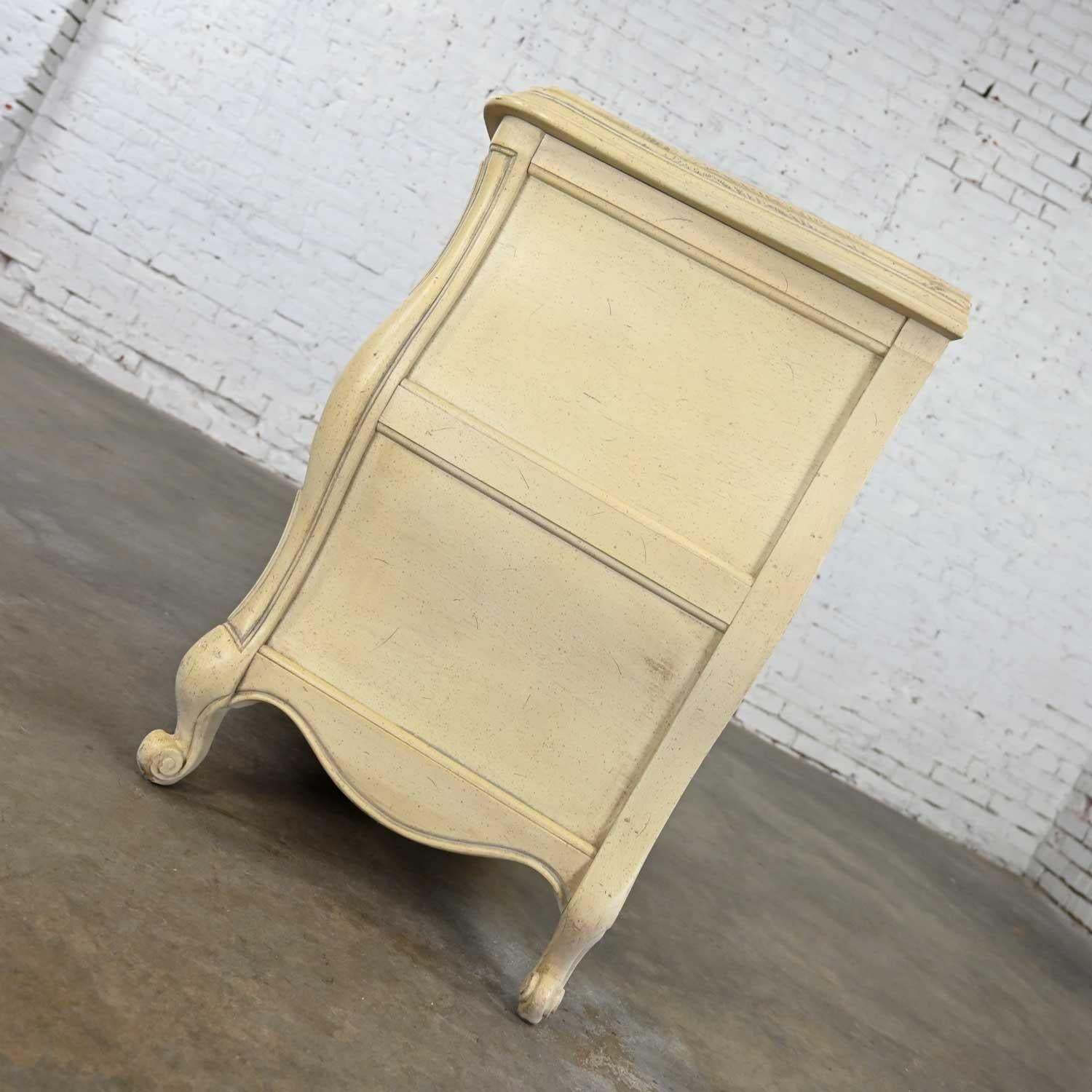 Métal Commode crédence Prince Howard French Provincial Hollywood Regency Antique White en vente