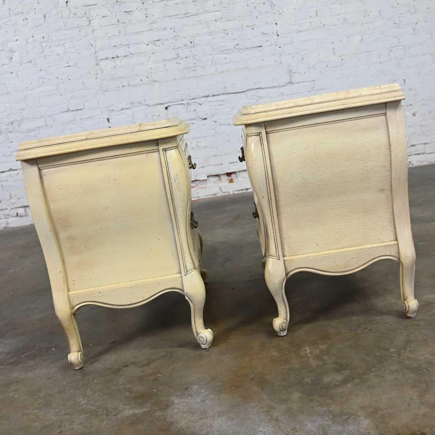 Prince Howard French Provincial Hollywood Regency Antique White Nightstands a Pr In Good Condition In Topeka, KS
