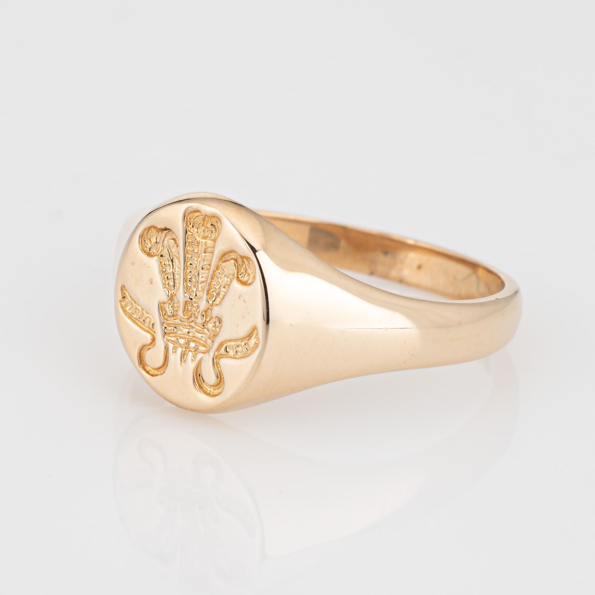 Prince of Wales Feathers Signet Ring Vinatge 9k Yellow Gold Men's Sz 12.5  In Good Condition For Sale In Torrance, CA